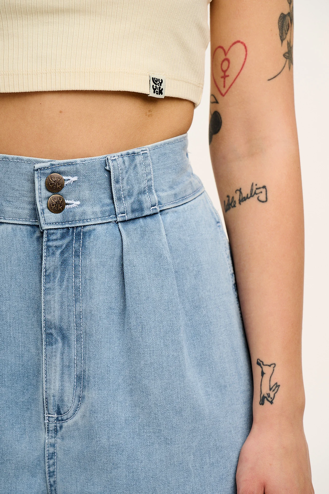 Addison - Denim Jeans in Light Wash Blue - Image 4