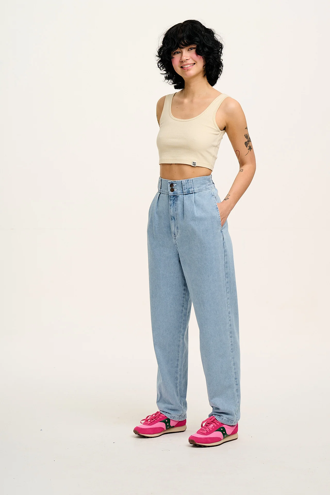 Addison - Denim Jeans in Light Wash Blue - Image 9