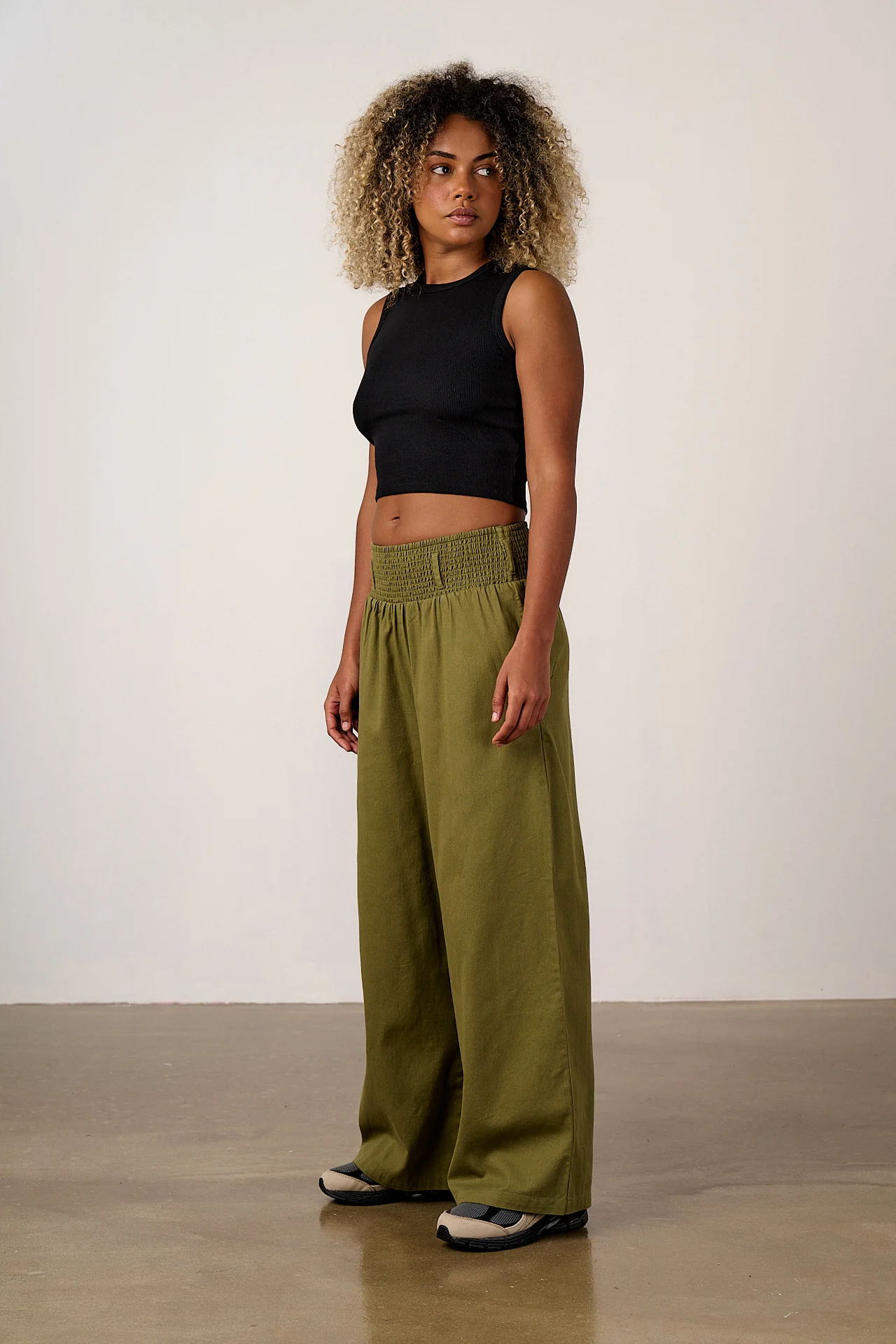 Alex - Wide Leg Cotton Trousers in Khaki