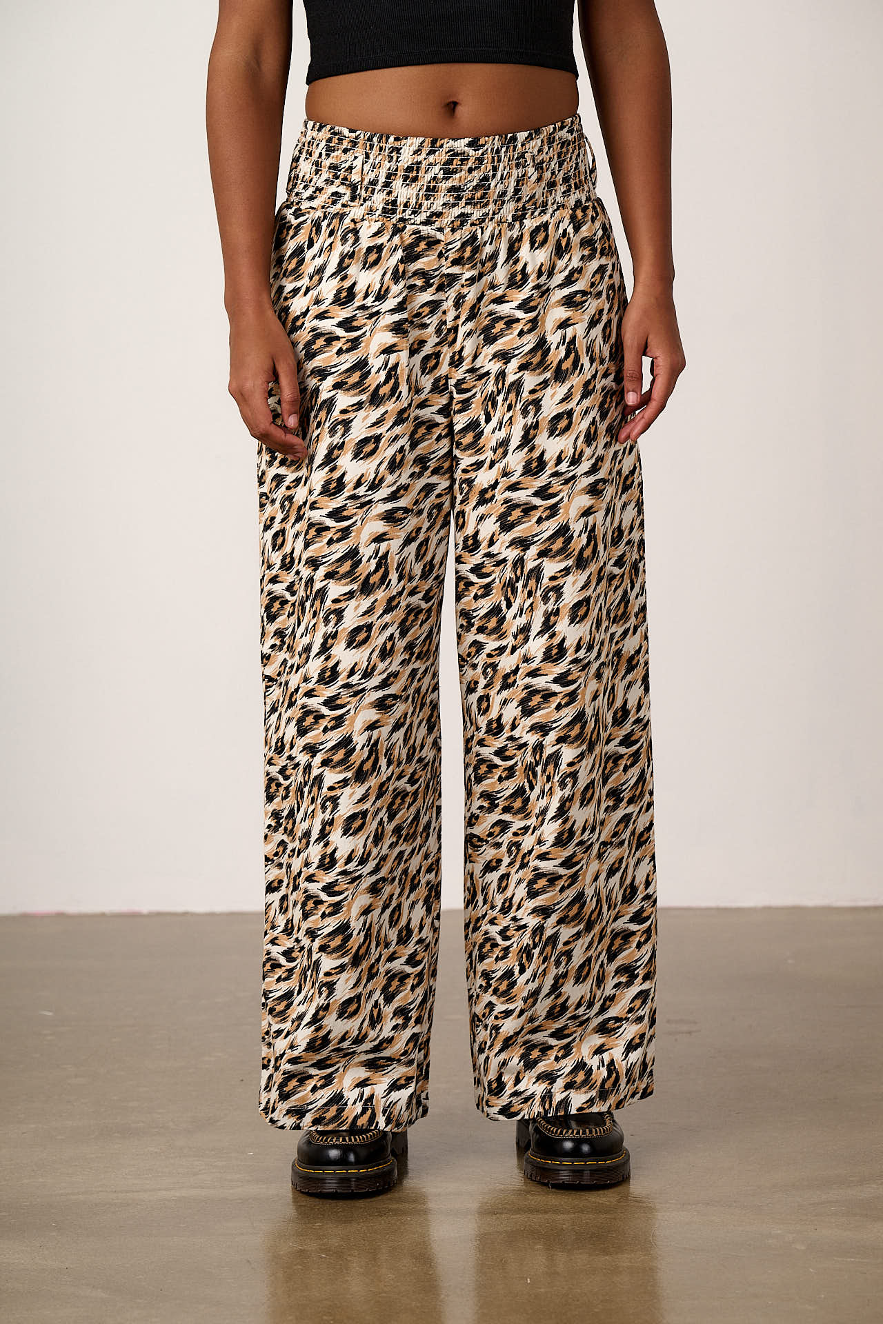 Alex - Wide Leg Cotton Trousers in Leo Swirl - Image 2