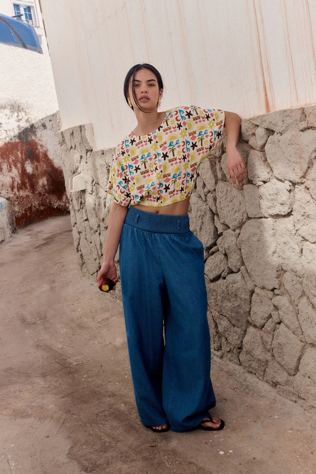 Alex - Wide Leg Cotton Trousers in Mid Wash Blue - Image 2