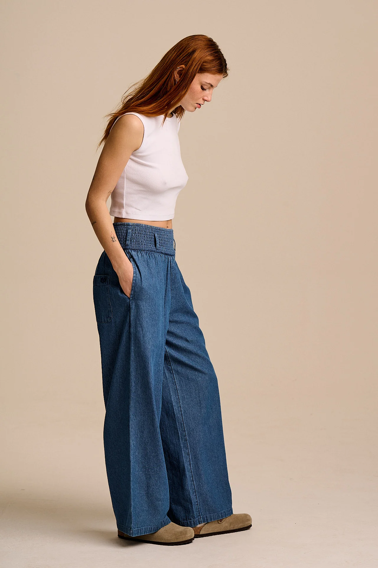 Alex - Wide Leg Cotton Trousers in Mid Wash Blue - Image 4
