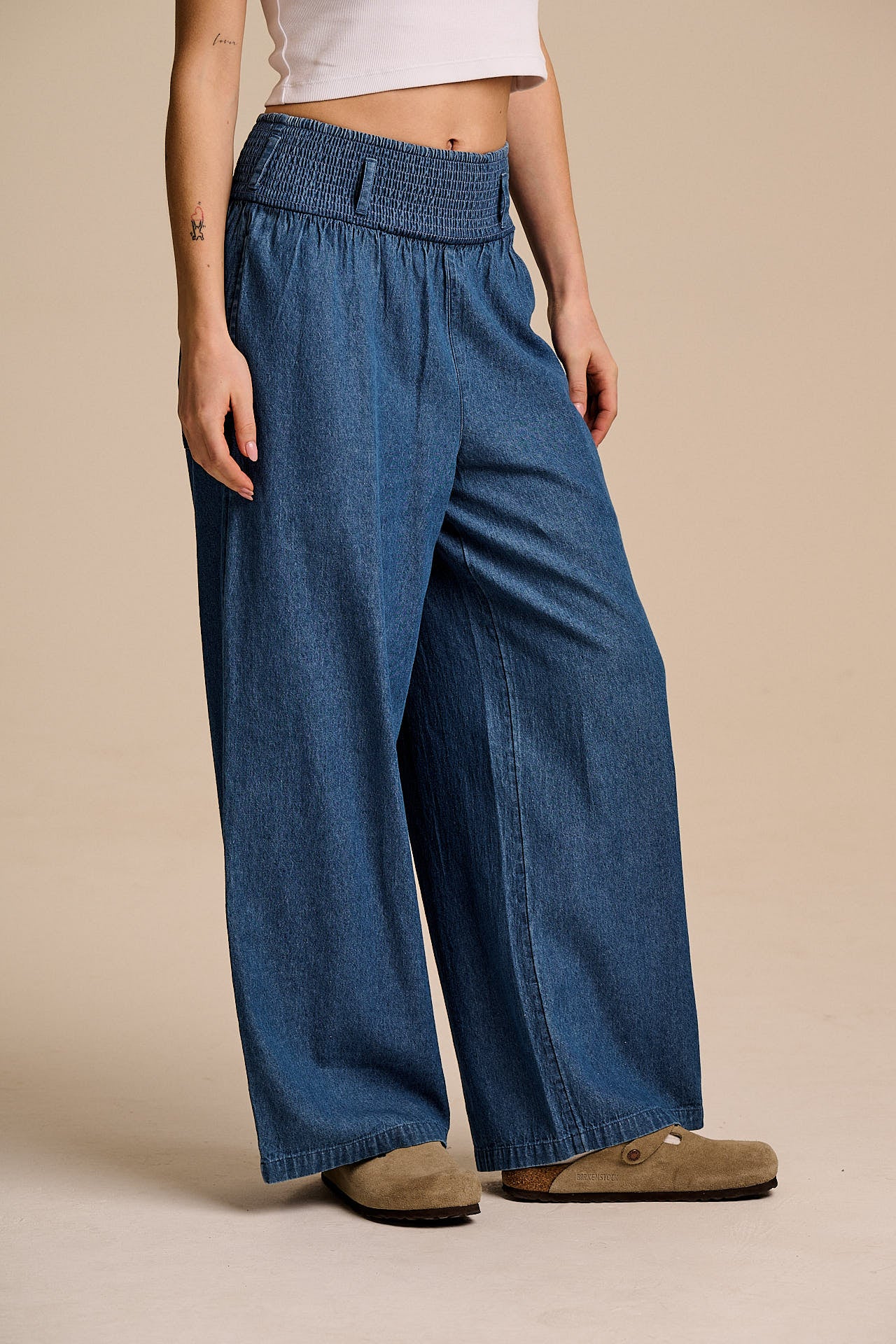 Alex - Wide Leg Cotton Trousers in Mid Wash Blue - Image 7