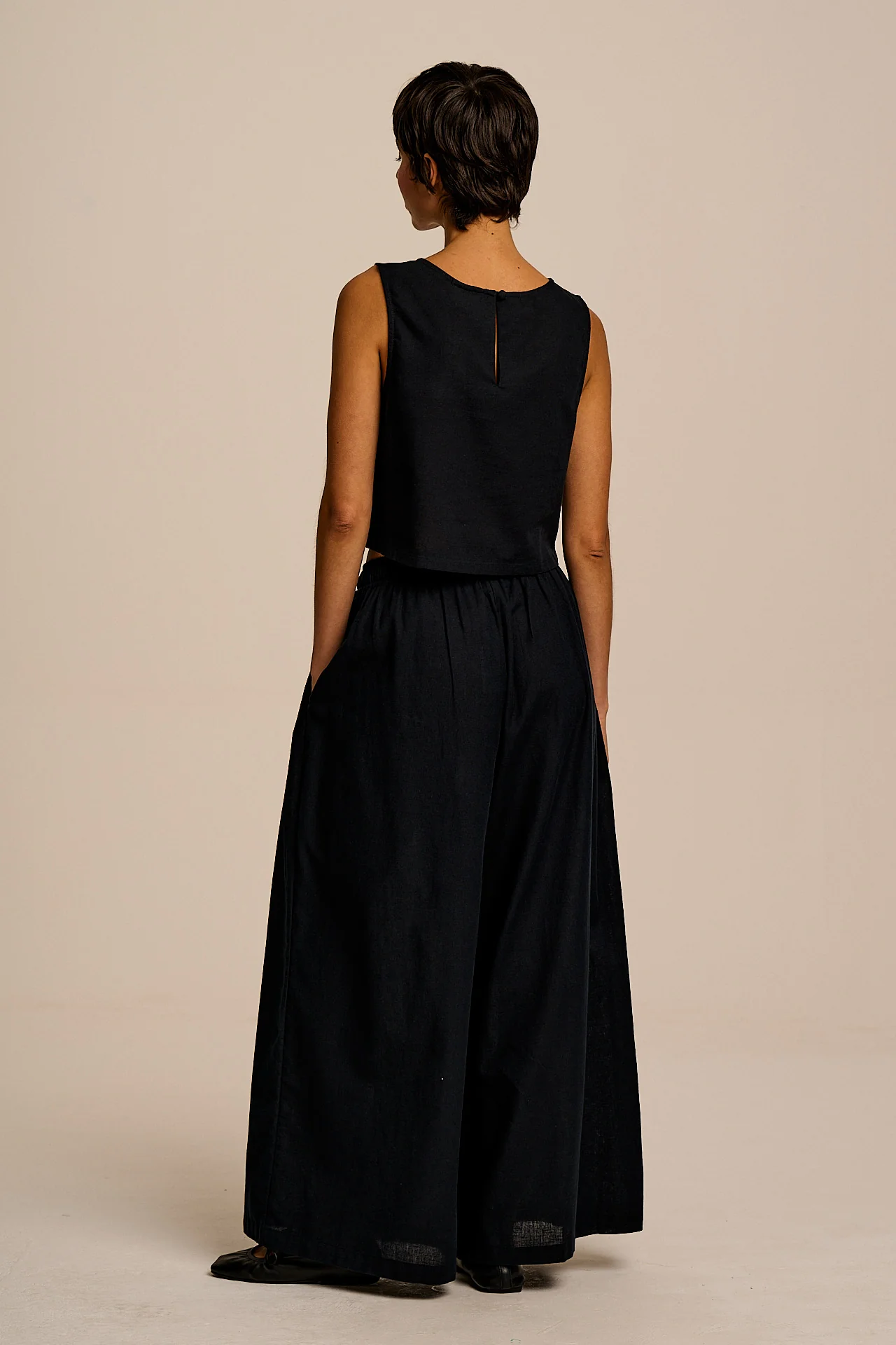 Arden - Cotton & Linen Shell Top in Black - Image 4
