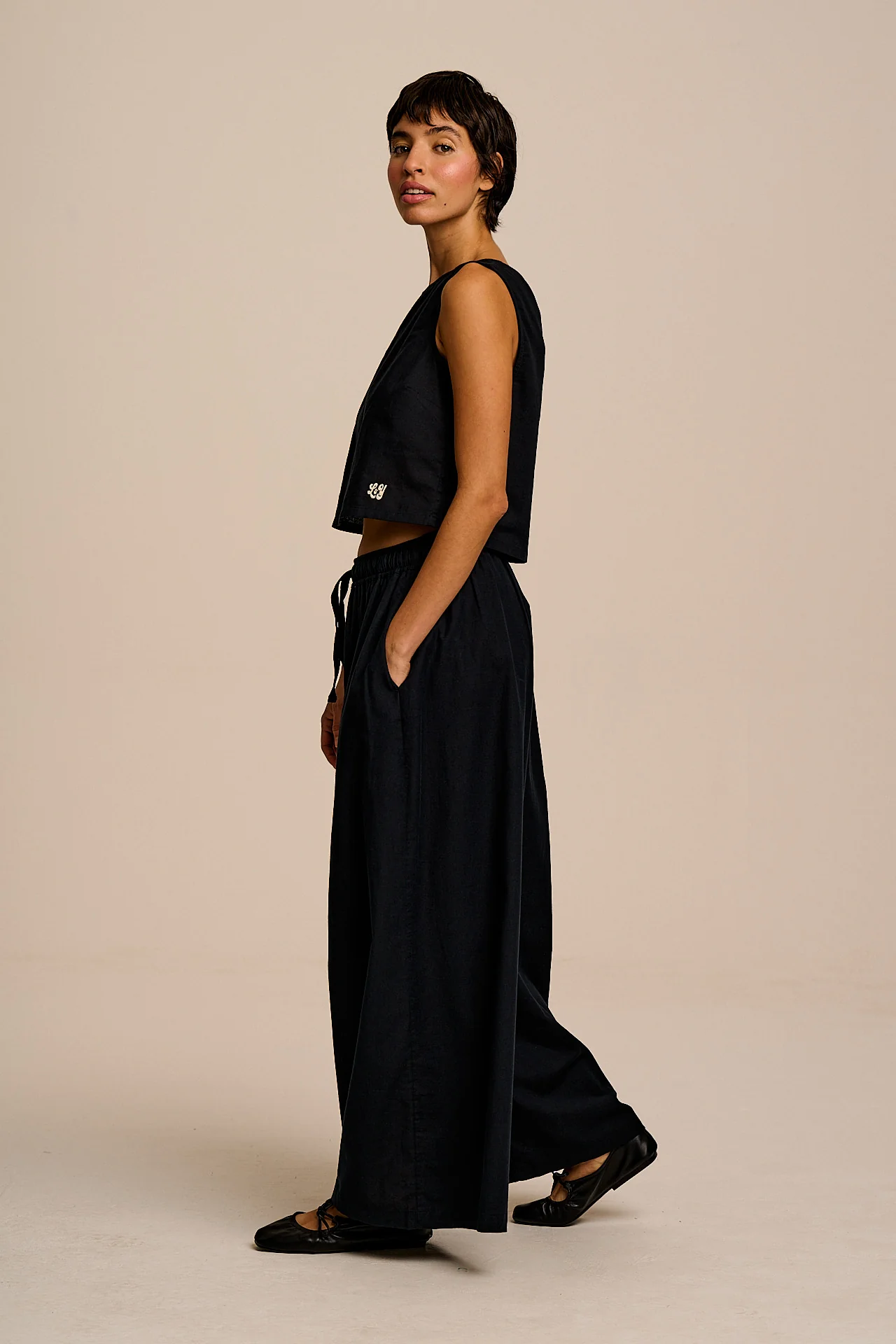 Arden - Cotton & Linen Shell Top in Black - Image 5