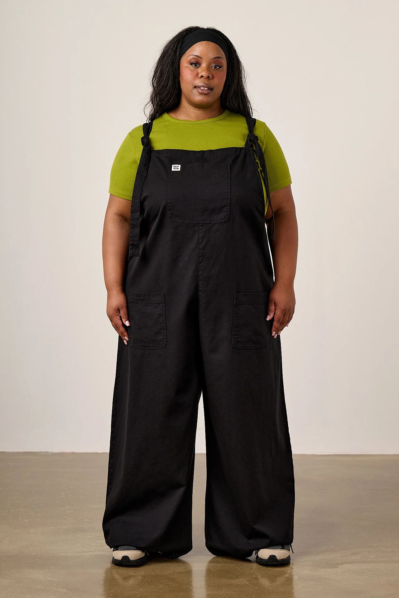 Arlo - Cotton Wide Leg Dungarees in Black - Image 3