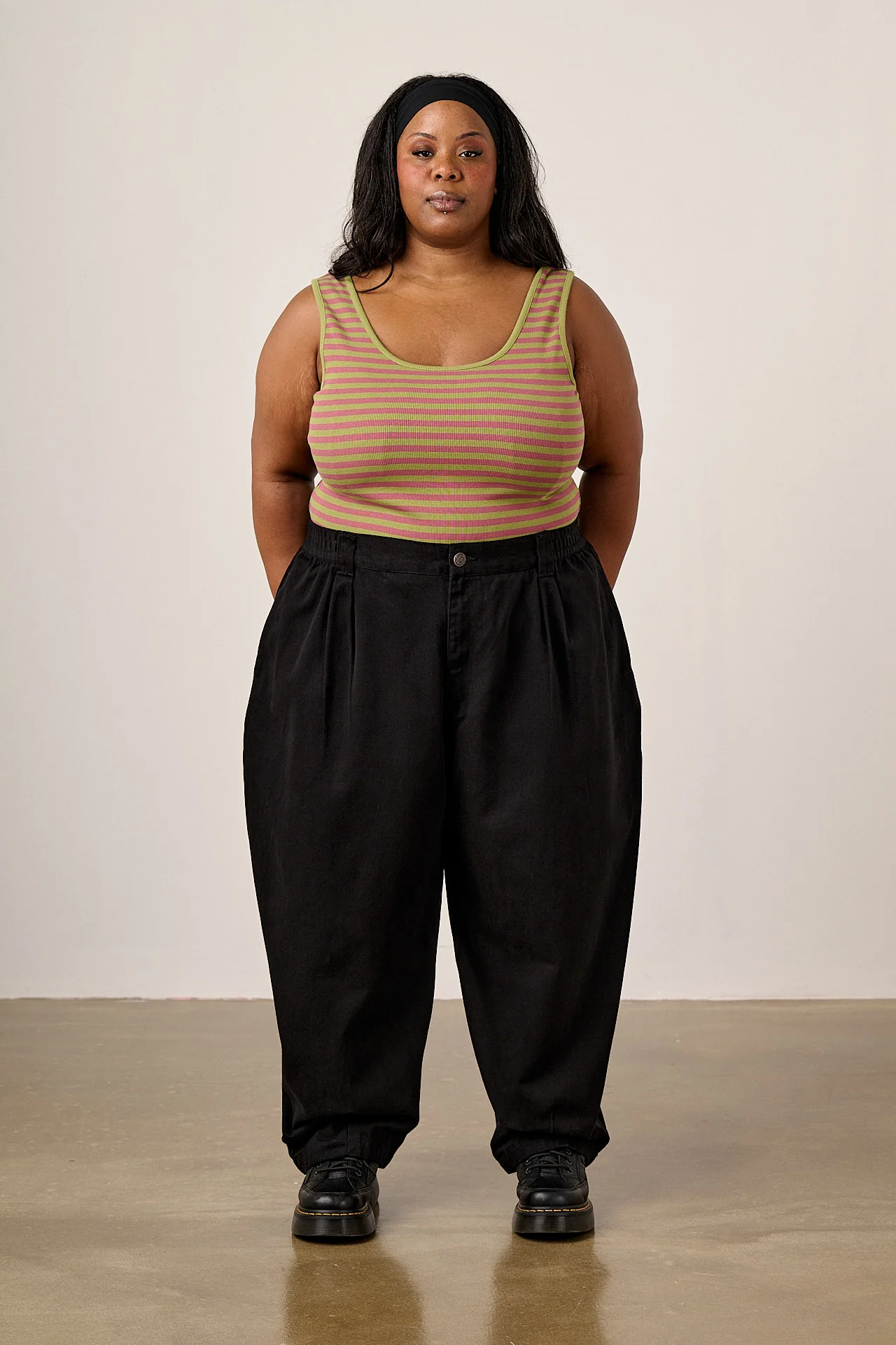 Ashby - Cotton Barrel Leg Trousers in Black