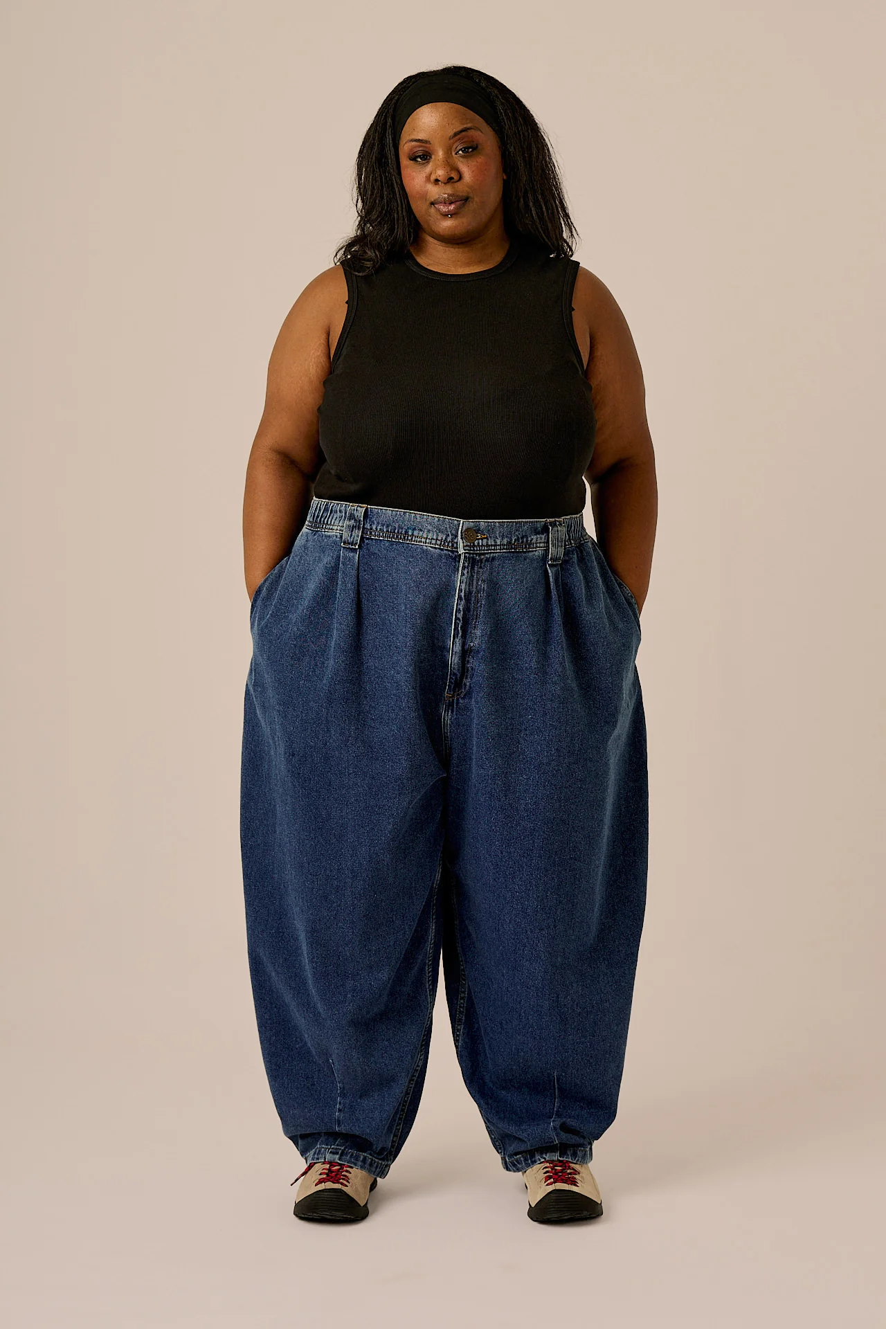 Ashby - Denim Barrel Leg Jeans in Mid Wash - Image 5