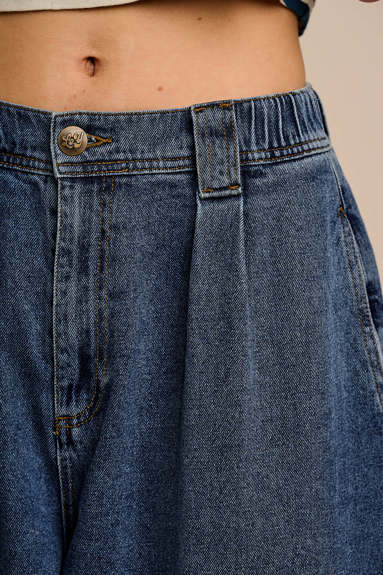 Ashby - Denim Barrel Leg Jeans in Mid Wash - Image 7