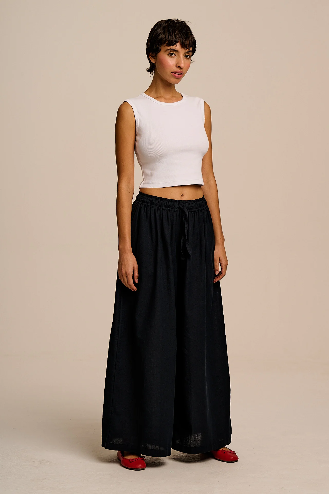 Aster - Cotton & Linen Trousers in Black - Image 5