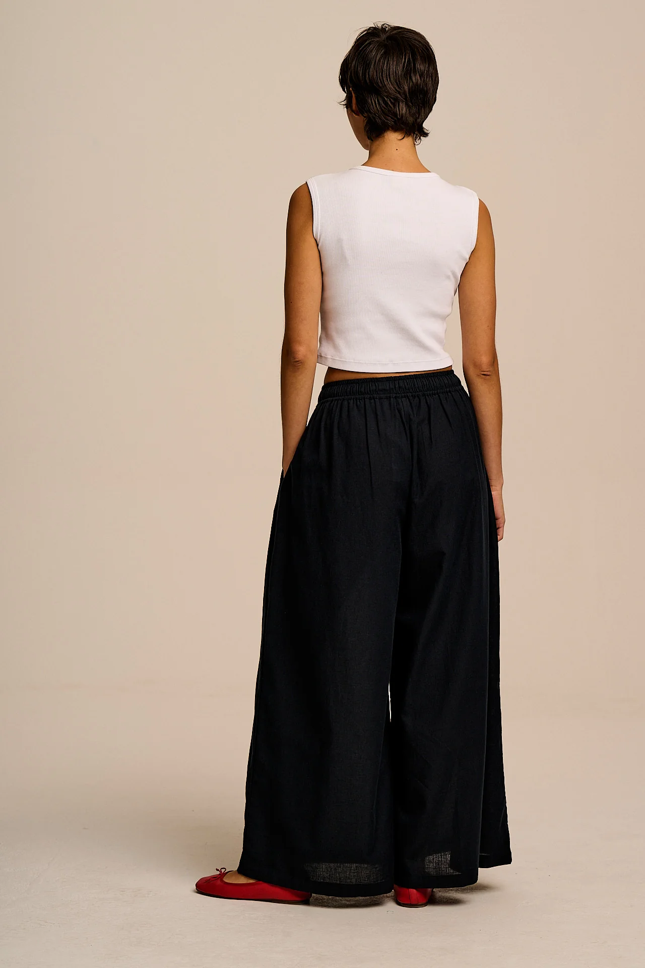 Aster - Cotton & Linen Trousers in Black - Image 7