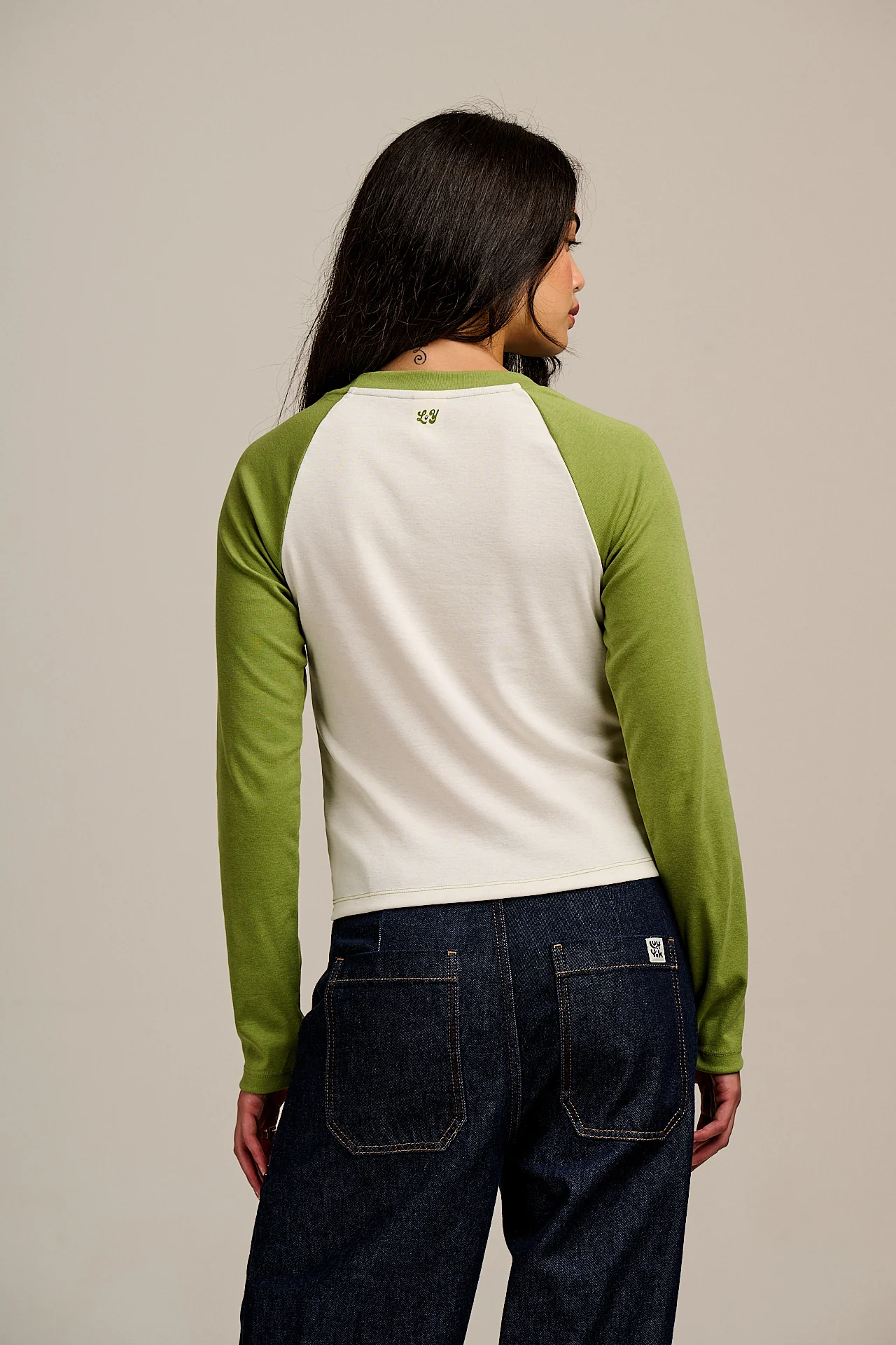Avi - Long Sleeve Raglan T-Shirt in Green & White - Image 6