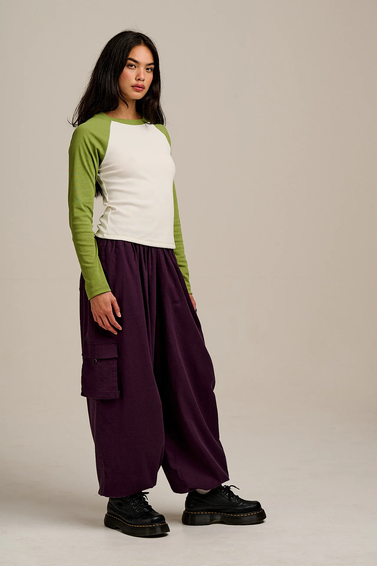 Avi - Long Sleeve Raglan T-Shirt in Green & White - Image 7
