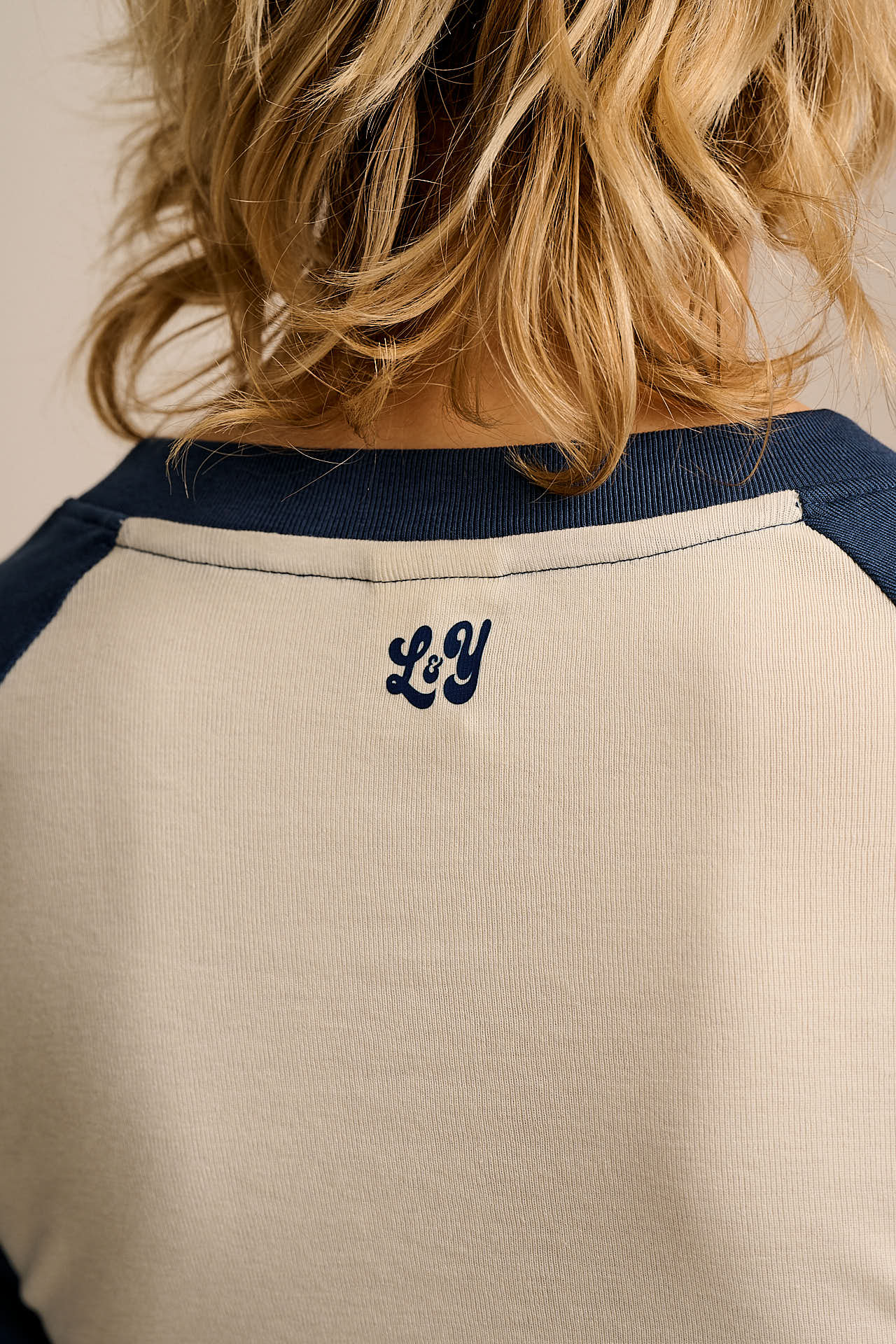 Avi - Long Sleeve Raglan Top in Ecru & Navy - Image 4