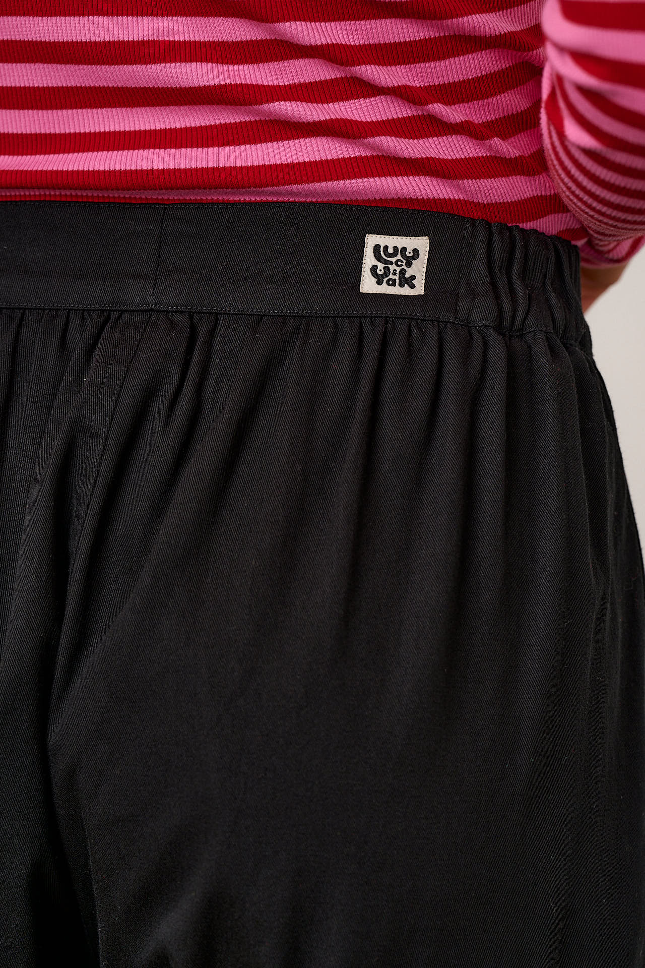 Beau - Barrel Leg Cotton Trousers in Black - Image 5