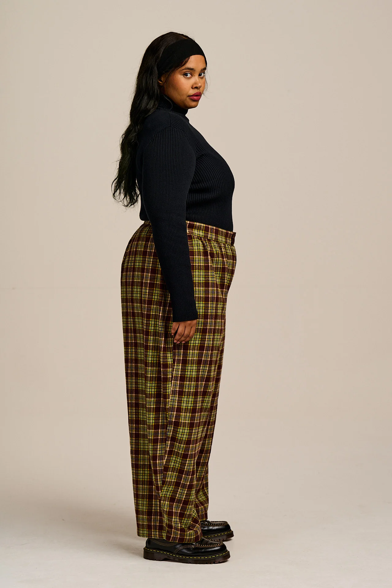 Beau - Barrel Leg Brushed Cotton Trousers in Winter Tartan - Image 3