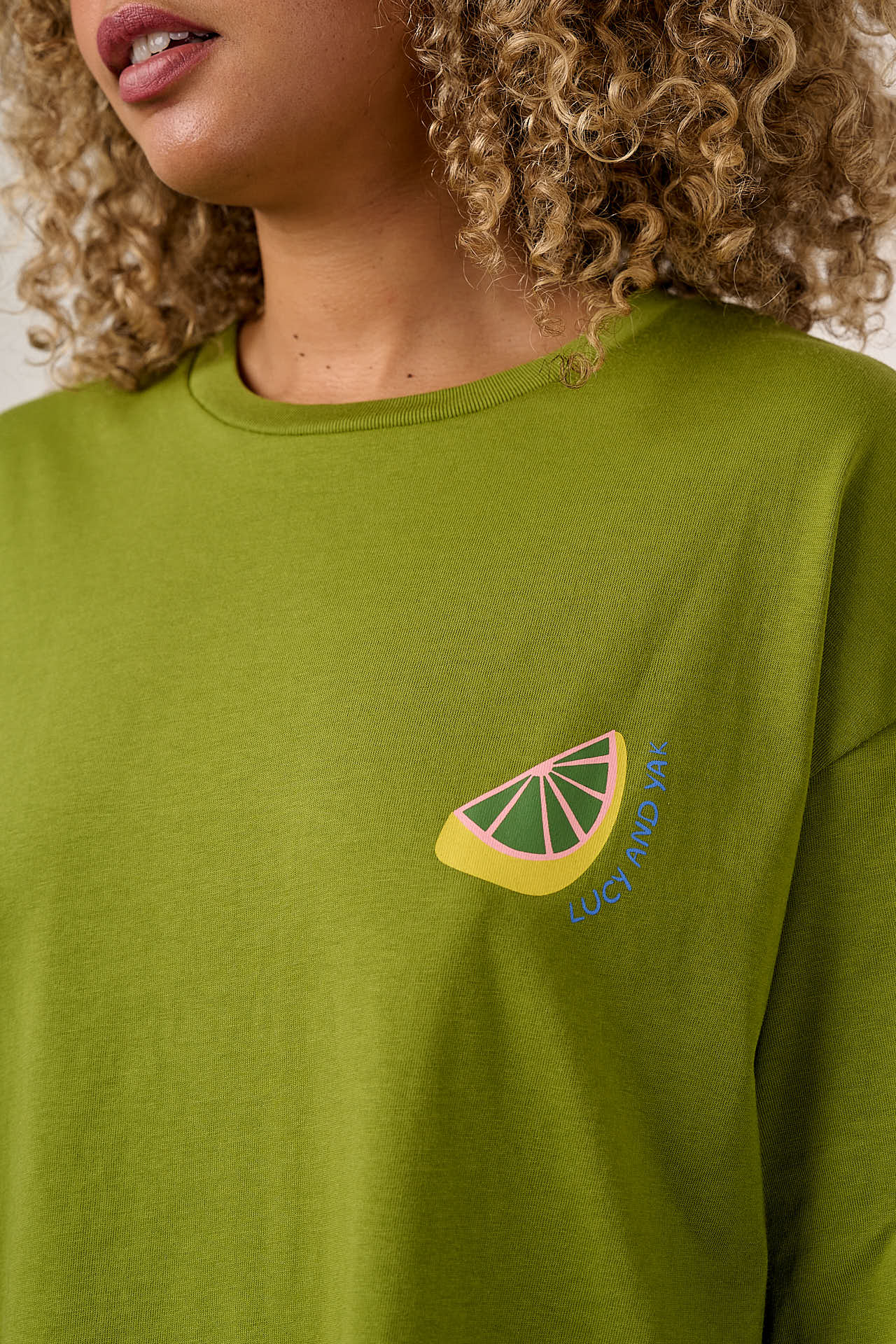 Benny - Oversized Cotton T-Shirt in Green Ilha Grande Print - Image 3