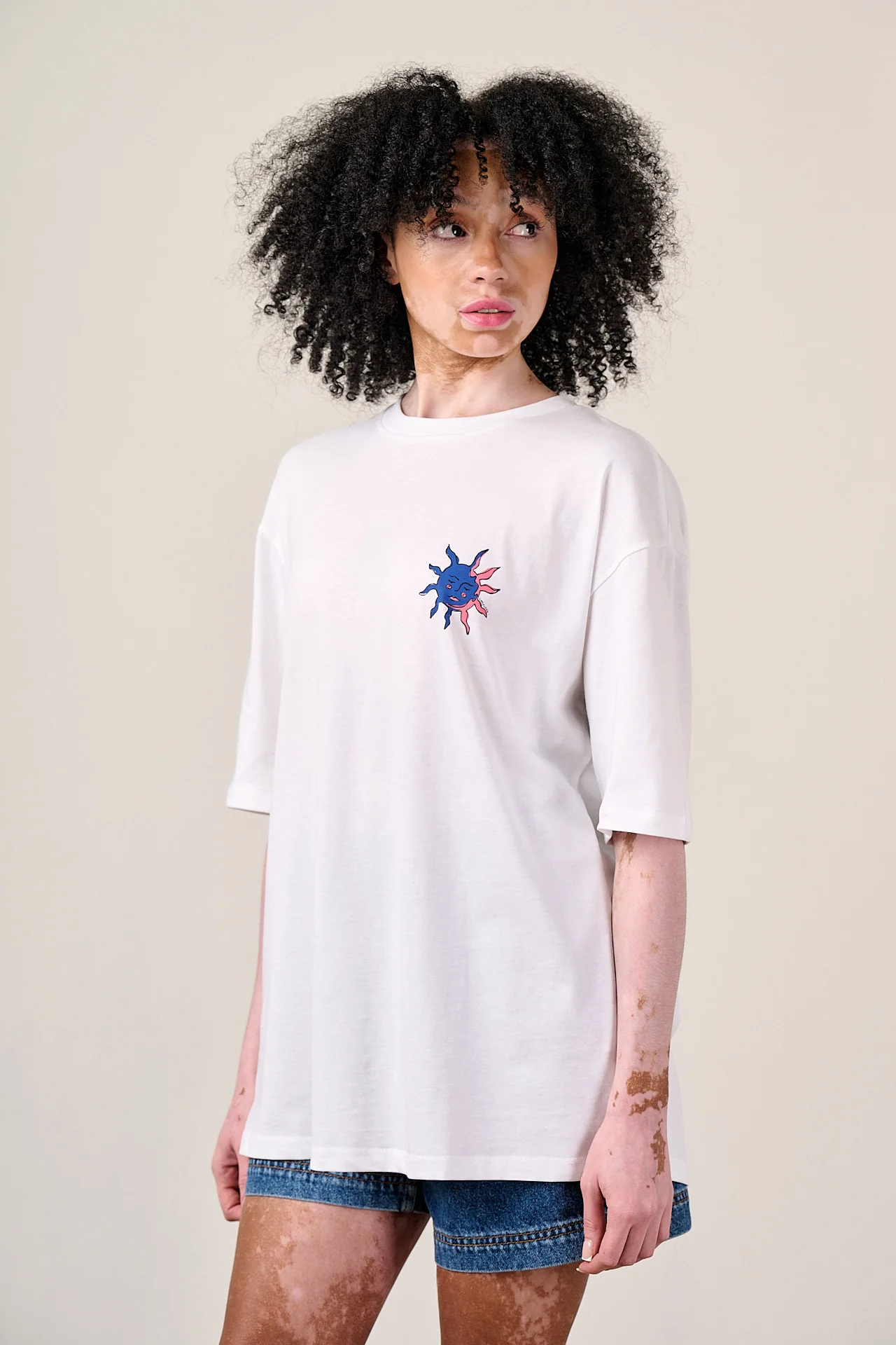 Benny - Oversized Cotton T-Shirt in Celestial Sun Print - Image 2
