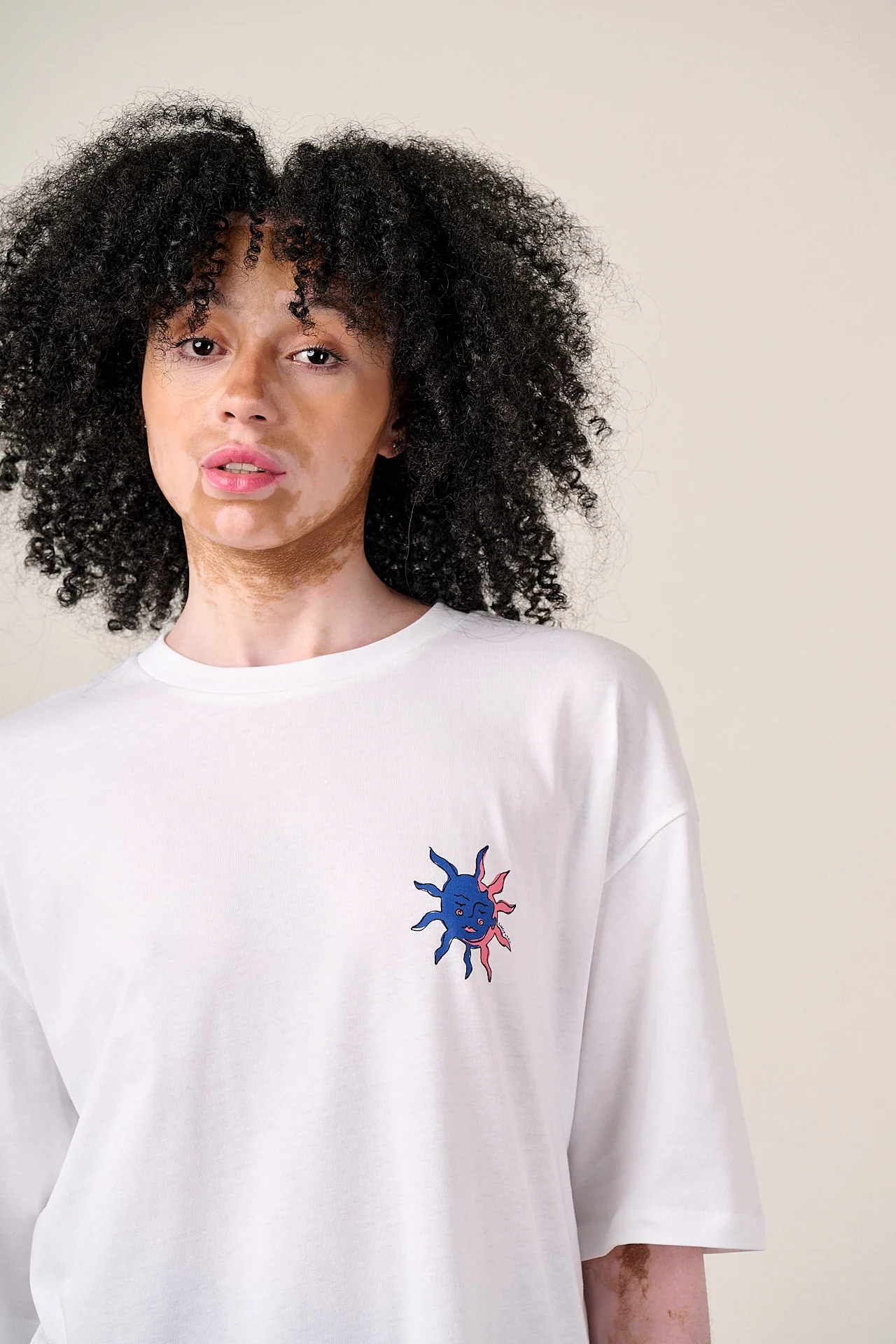 Benny - Oversized Cotton T-Shirt in Celestial Sun Print - Image 3