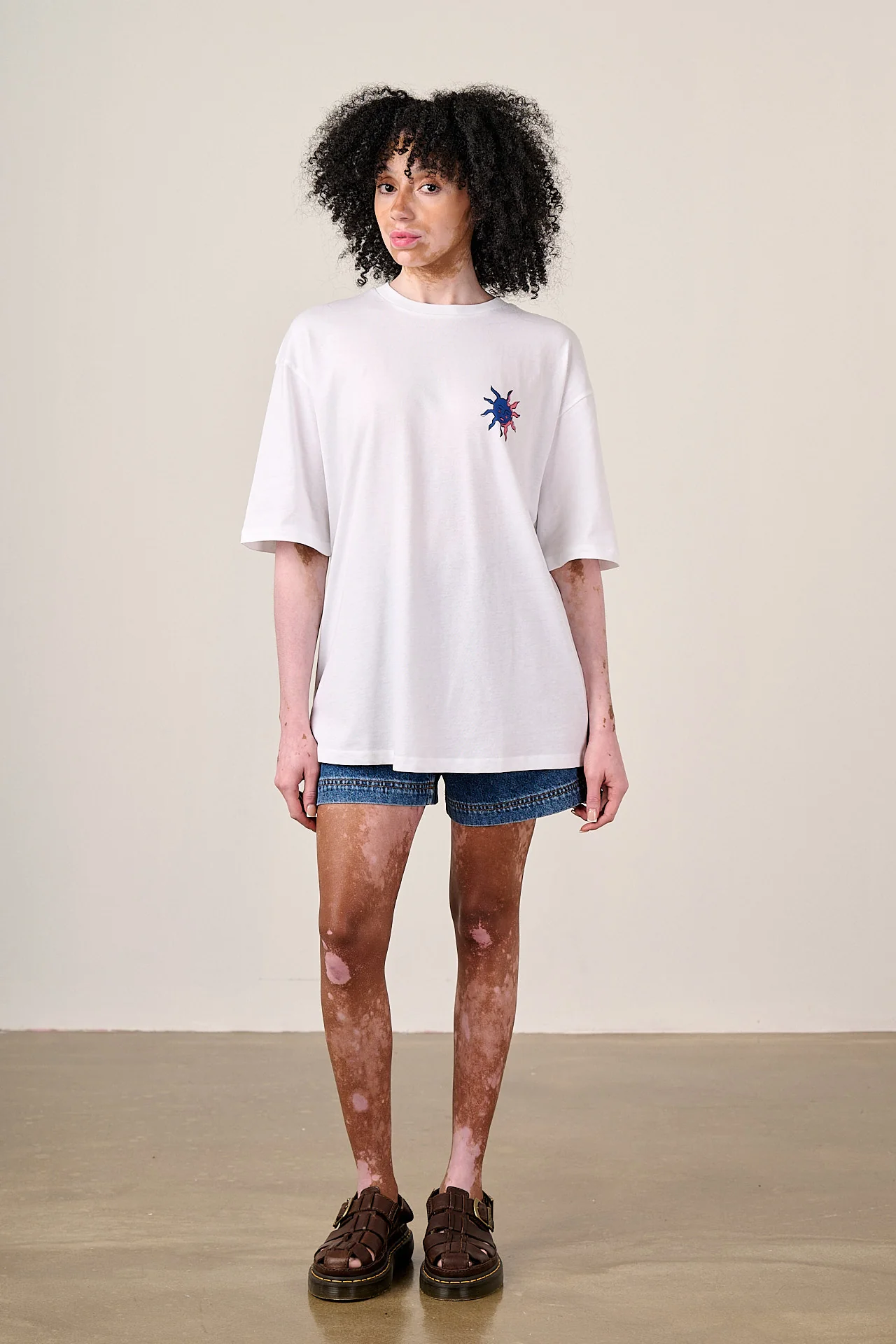 Benny - Oversized Cotton T-Shirt in Celestial Sun Print - Image 4