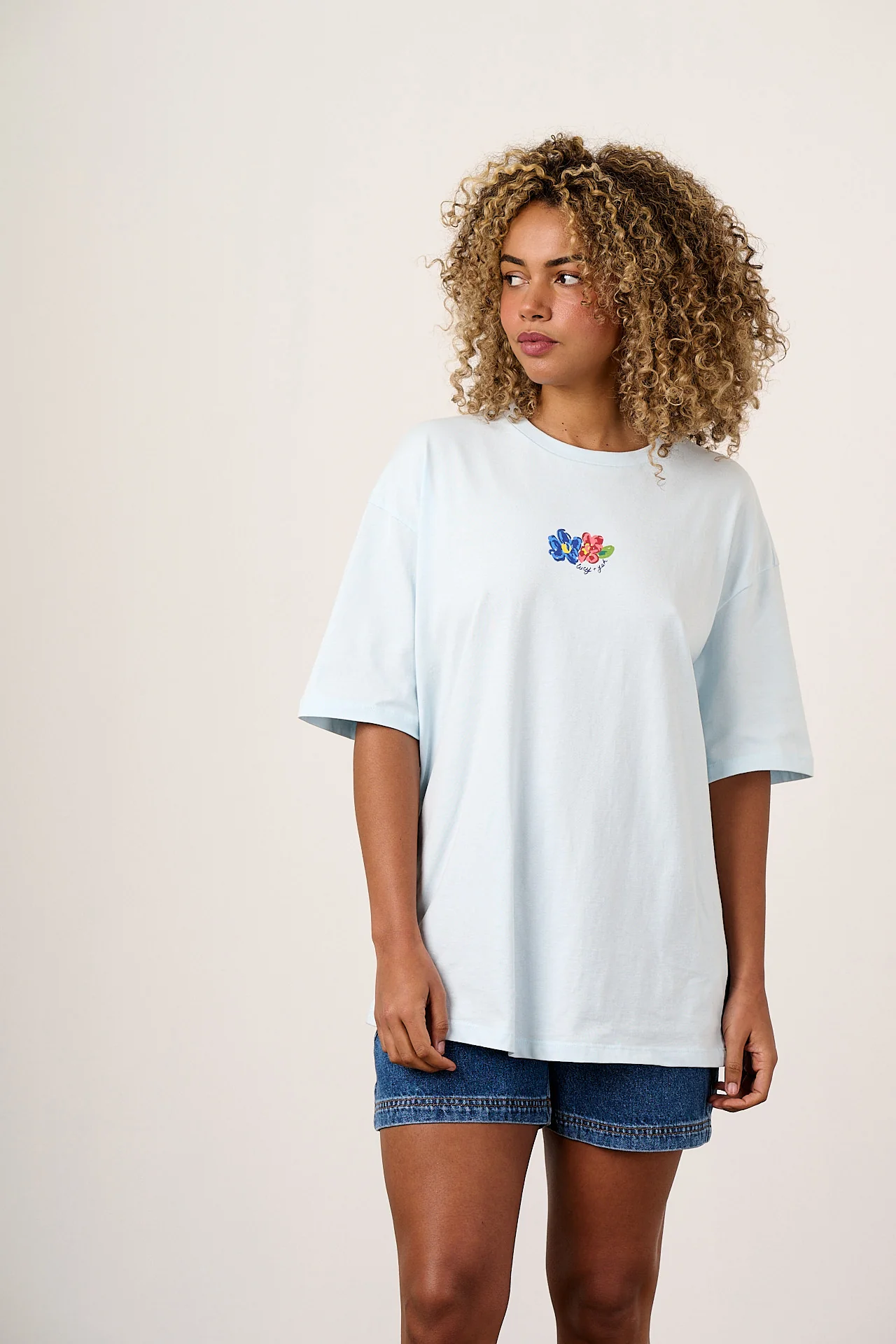 Benny - Oversized Cotton T-Shirt in Blue Vida Flower Print - Image 7