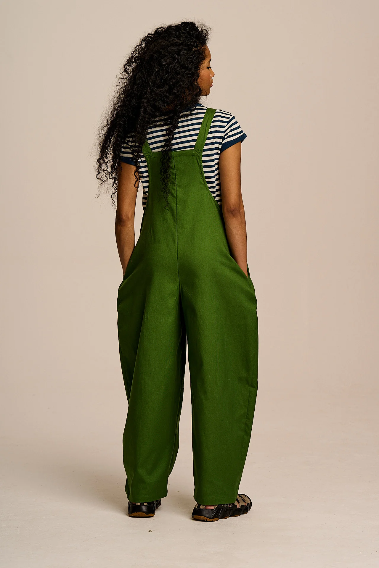 Chula - Cotton Barrel Leg Dungarees in Palm Green - Image 6