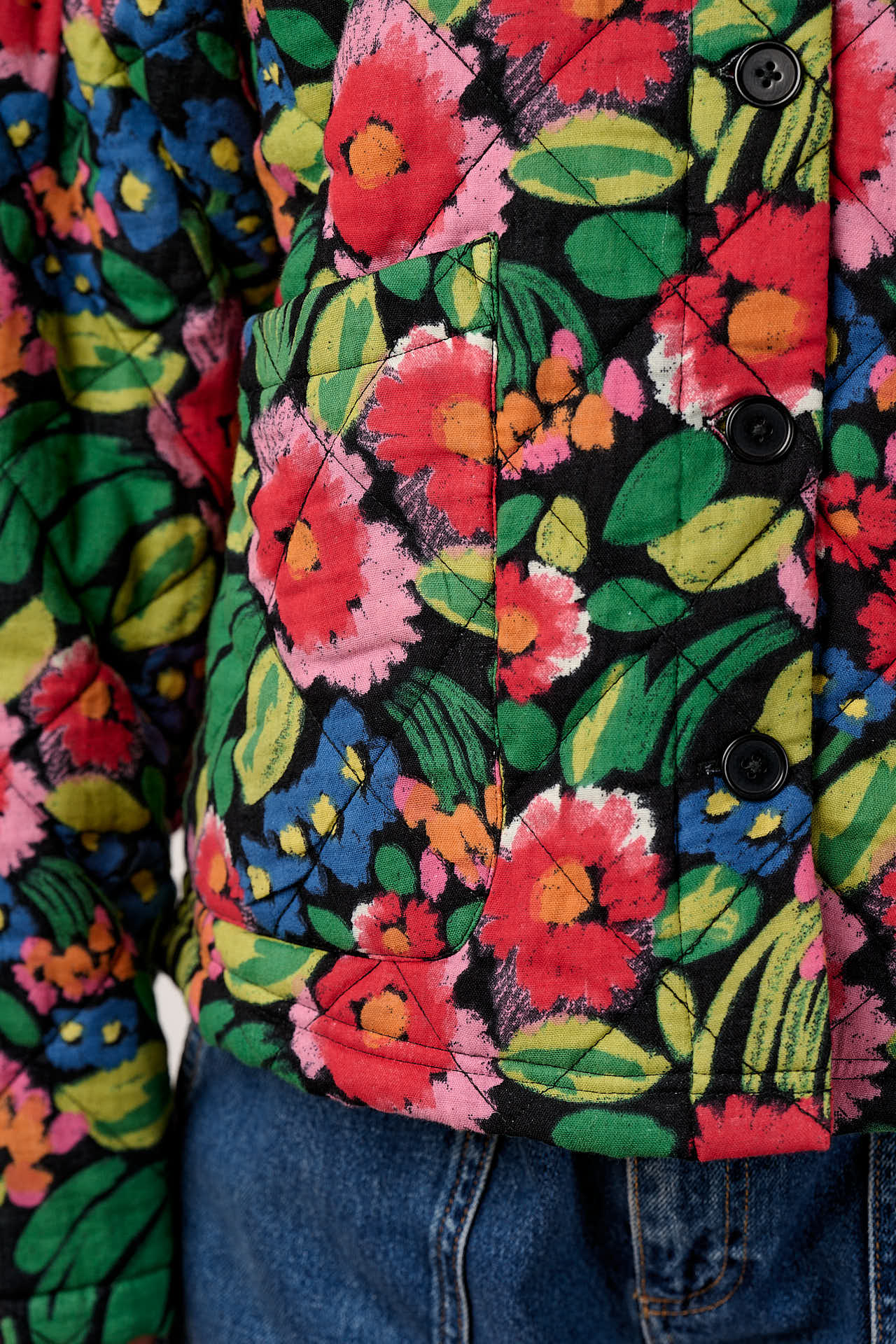 Cleo - Cotton Collarless Quilted Jacket in Black Marie Print - Image 3