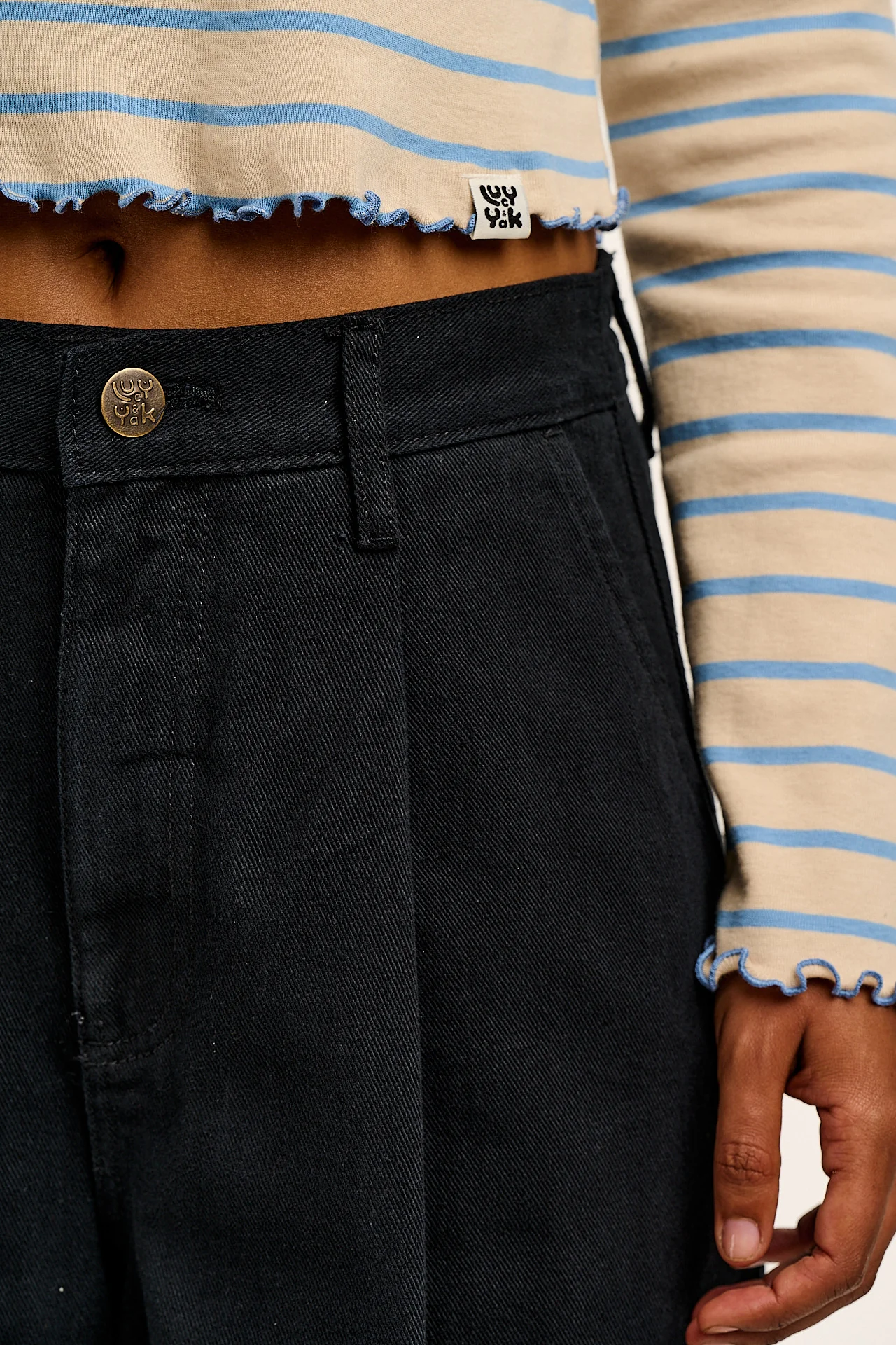 Cole - Wide Leg Denim Jeans in Black - Image 3