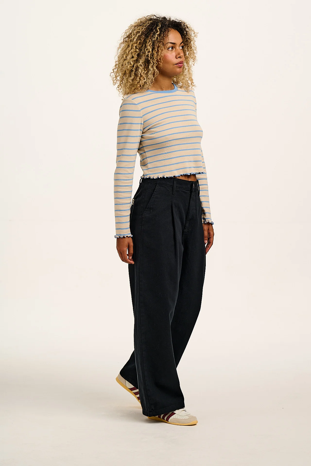 Cole - Wide Leg Denim Jeans in Black - Image 4