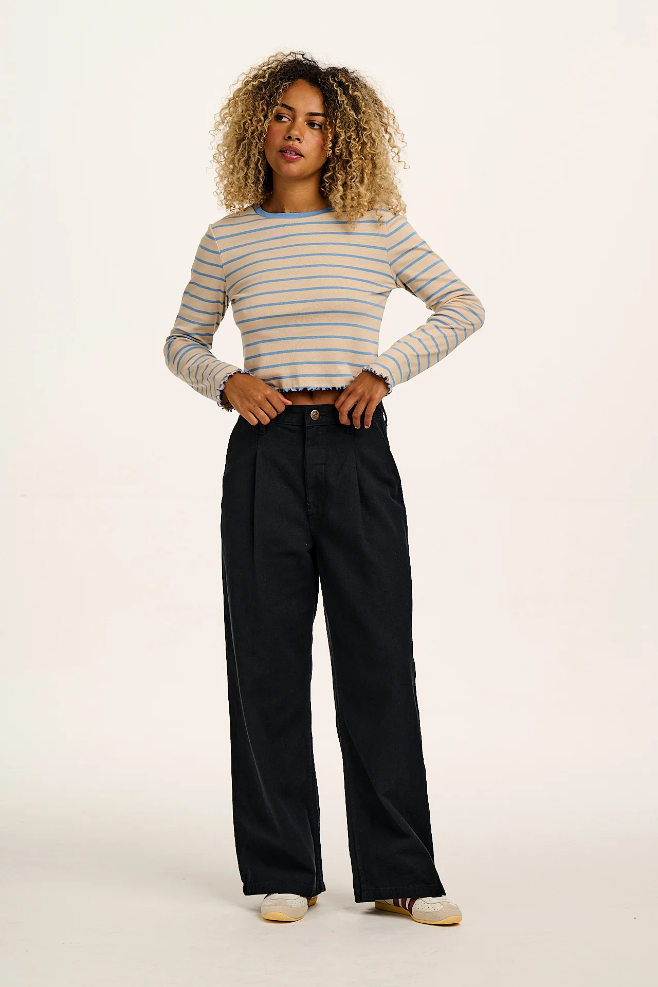 Cole - Wide Leg Denim Jeans in Black - Image 5