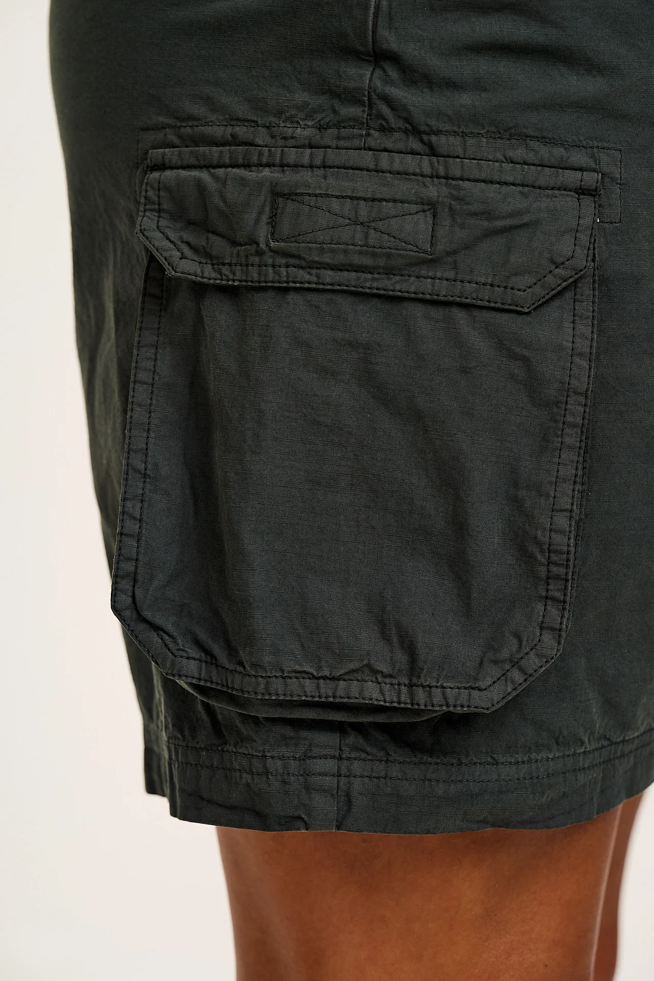 Colorado - Cotton Cargo Dungaree Shorts in Midnight Black - Image 7