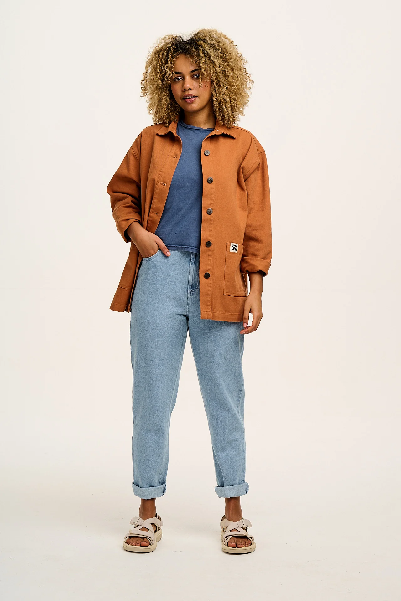 Dana - Mom Denim Jeans in Light Wash Blue - Image 10