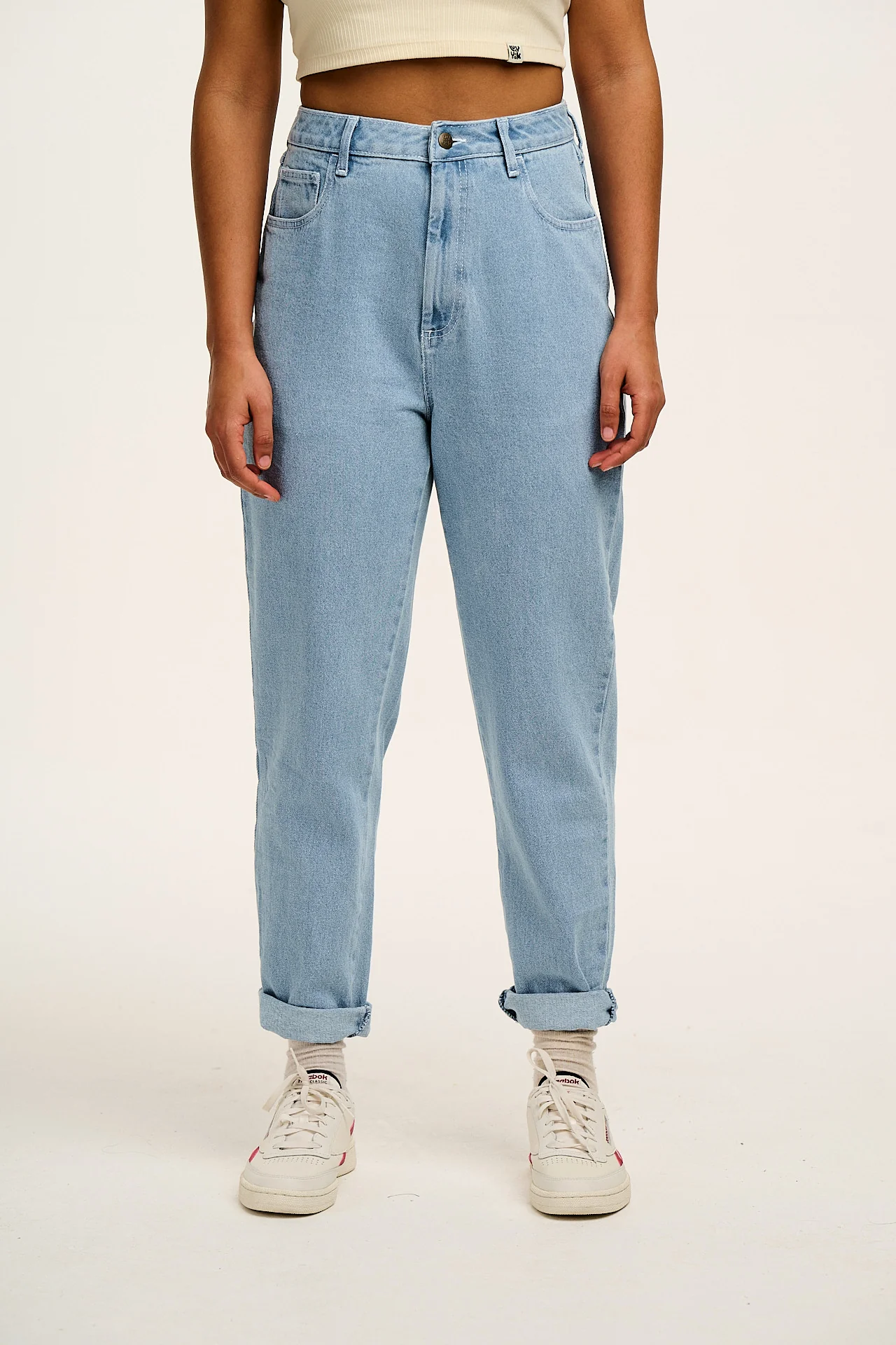 Dana - Mom Denim Jeans in Light Wash Blue - Image 2