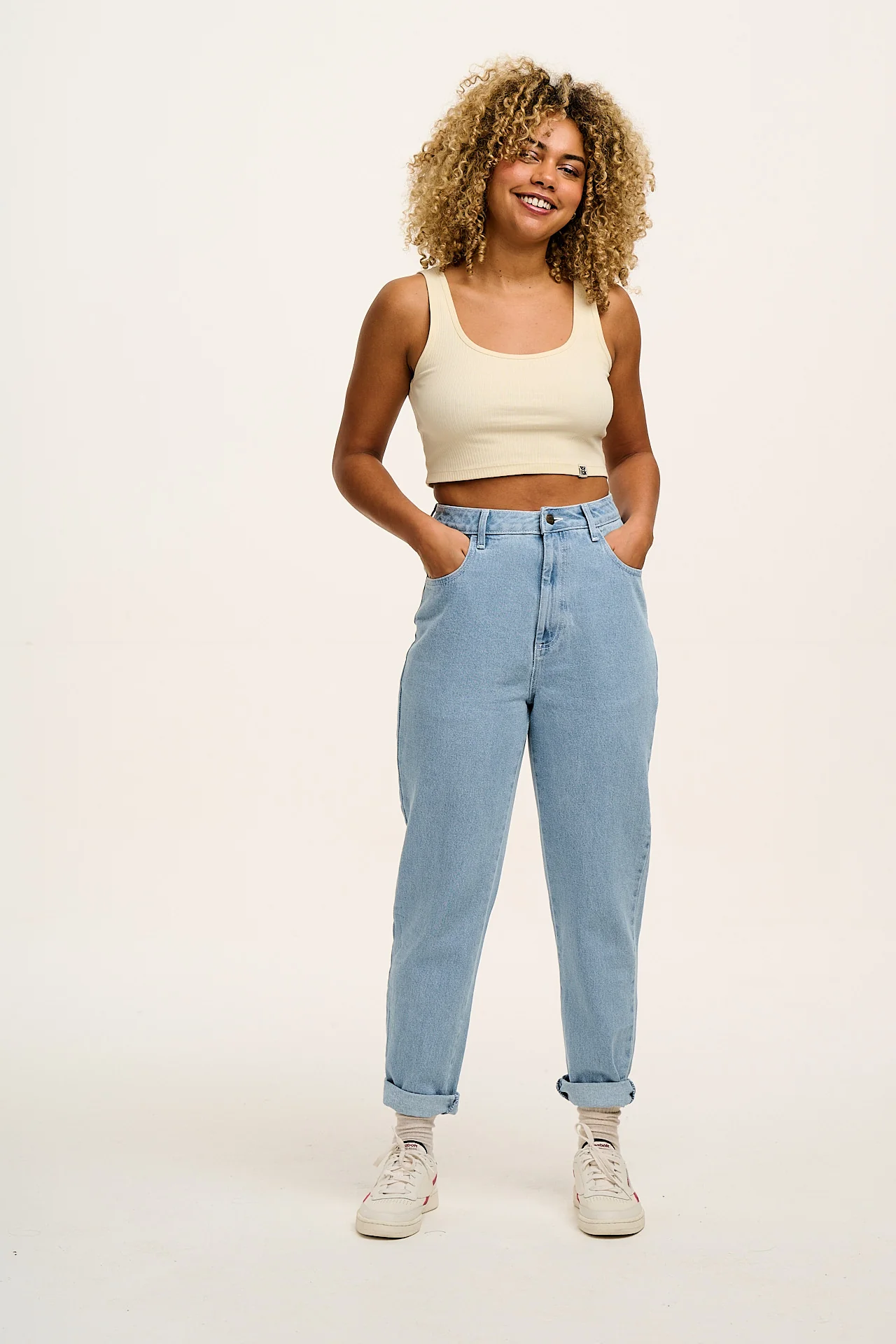 Dana - Mom Denim Jeans in Light Wash Blue - Image 3