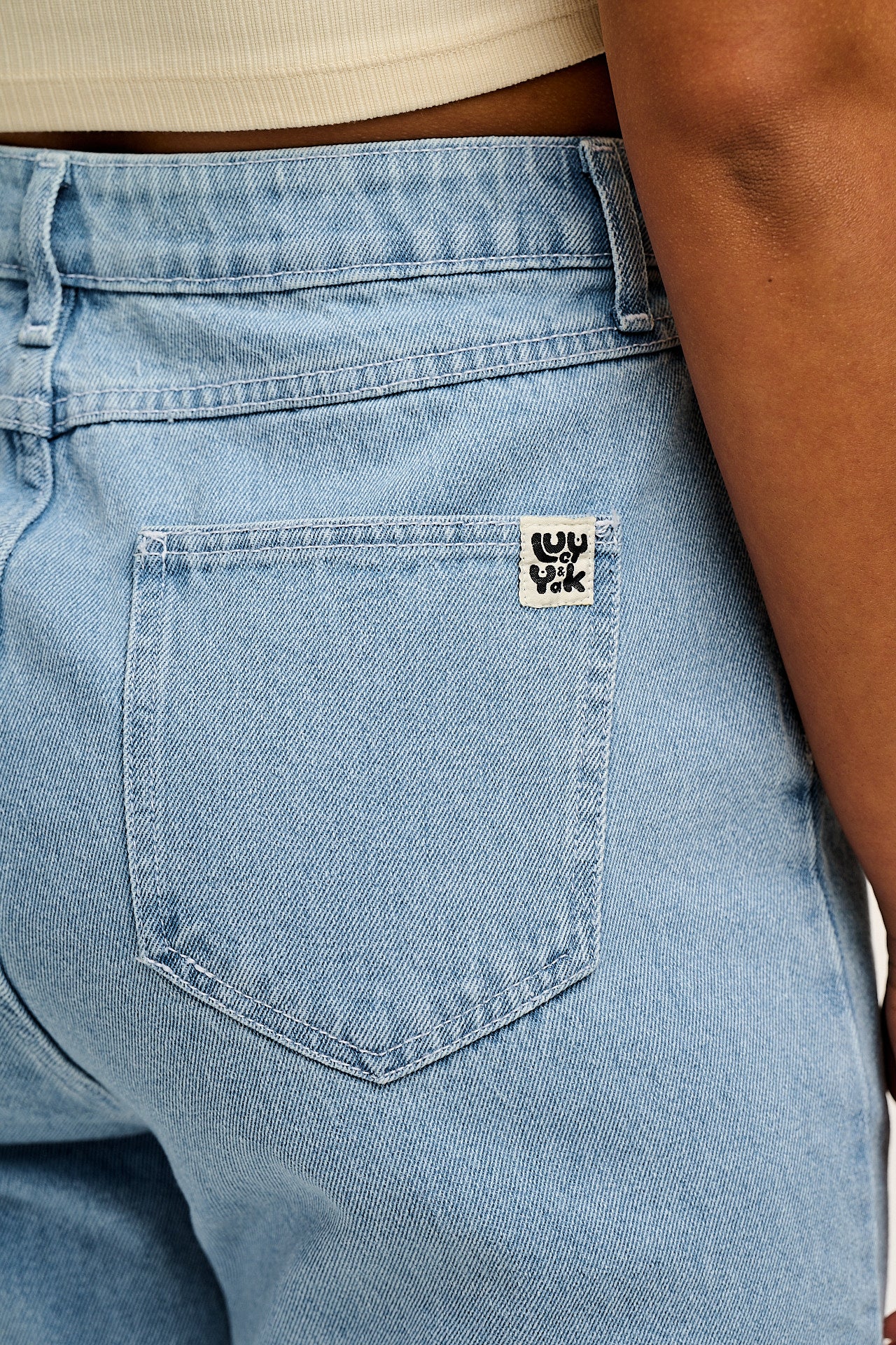 Dana - Mom Denim Jeans in Light Wash Blue - Image 5