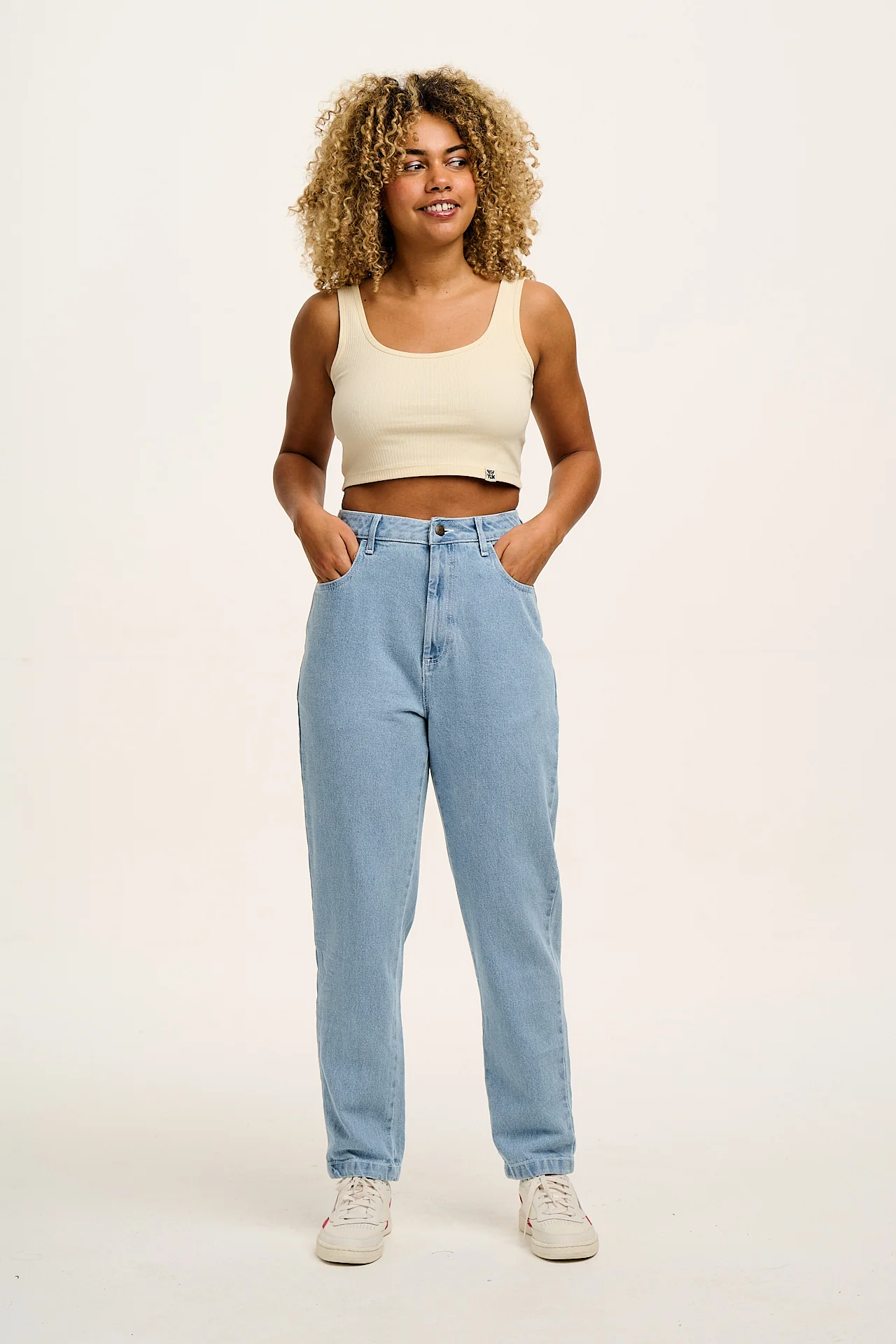 Dana - Mom Denim Jeans in Light Wash Blue - Image 7