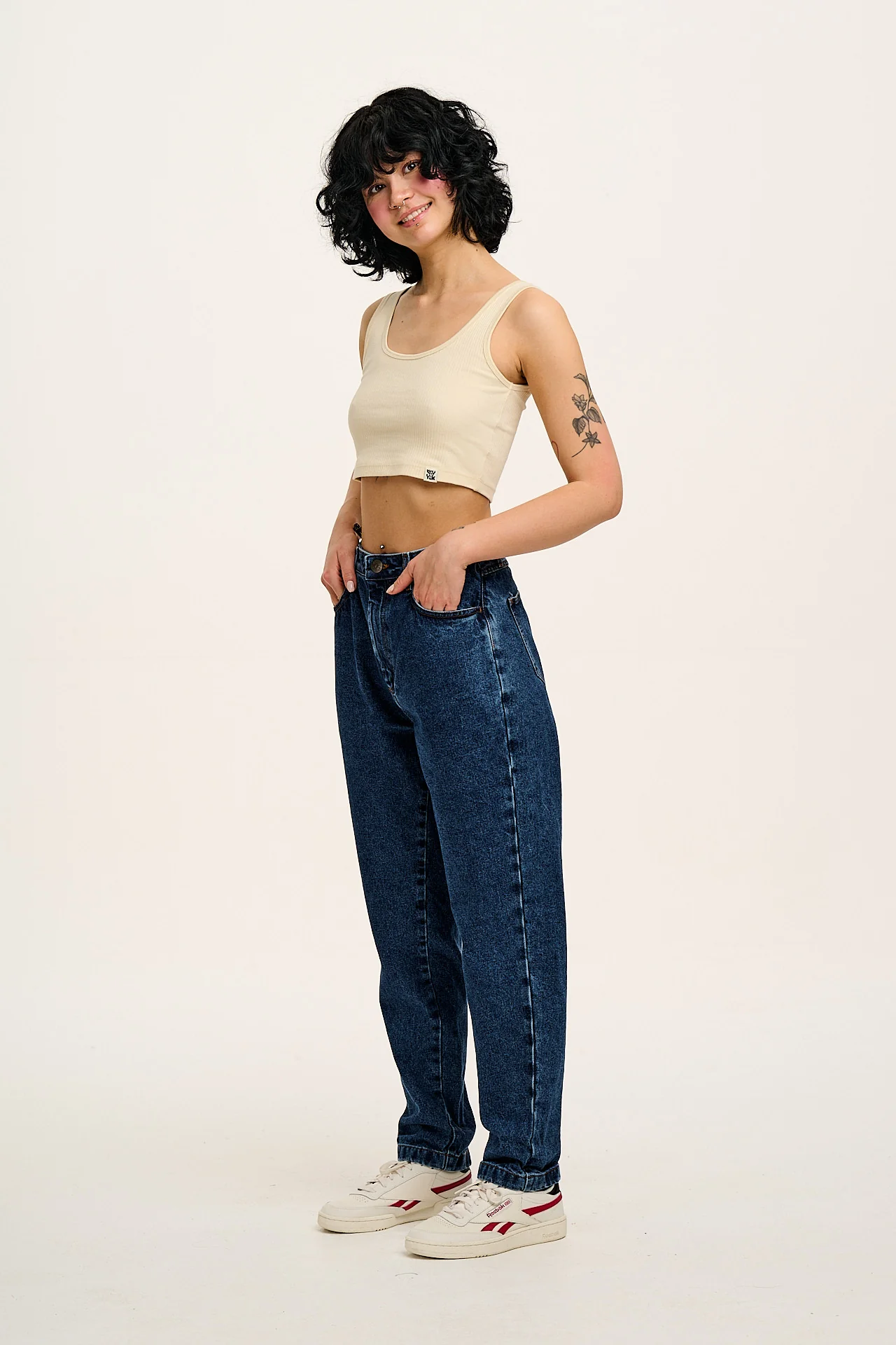 Dana - Mom Denim Jeans in Mid Wash Blue - Image 5