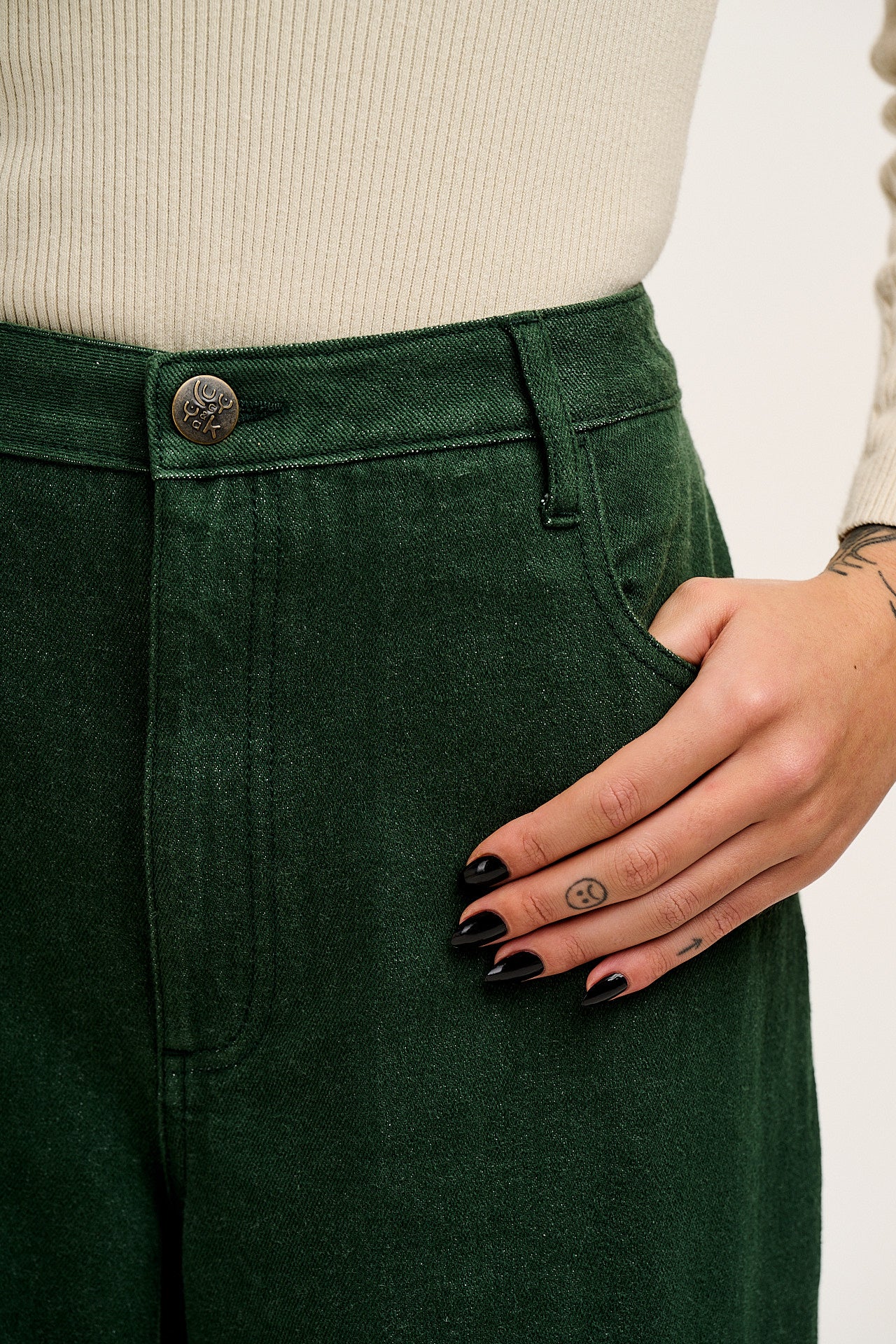 Drew - Cropped Straight Leg Denim Jeans in Posy - Image 4