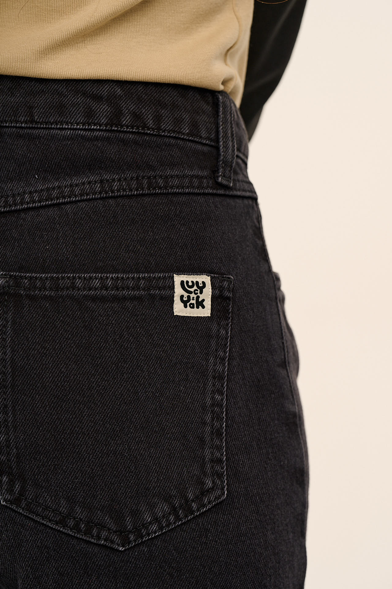 Dana  - Mom Denim Jeans in Washed Black - Image 6