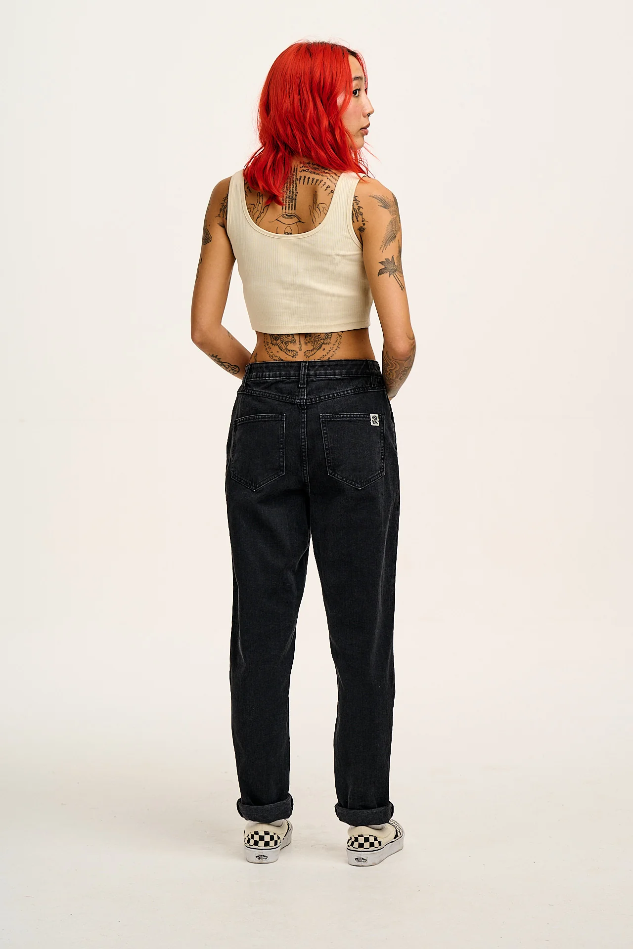 Dana - Mom Denim Jeans in Washed Black - Image 6