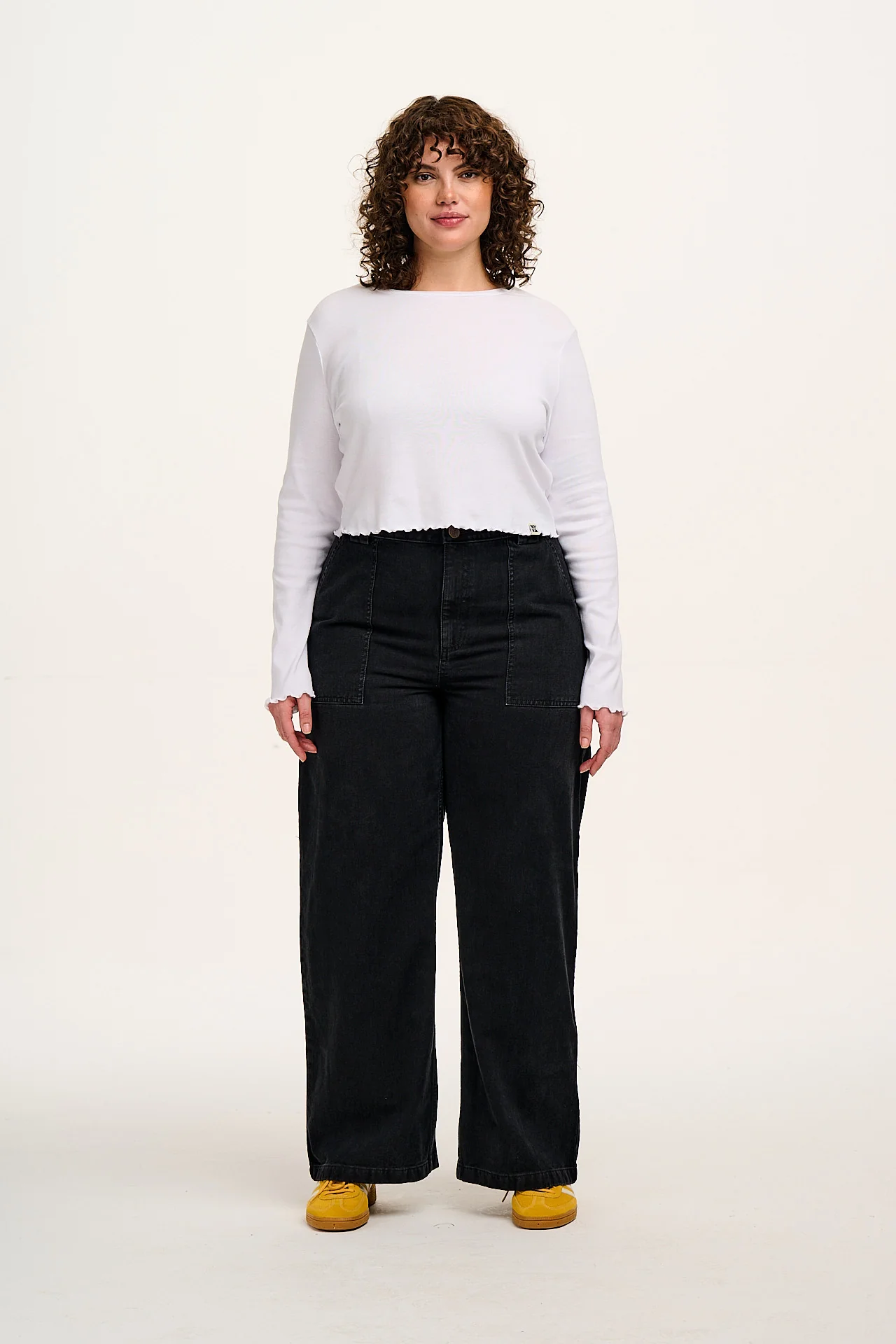 Delores - Wide Leg Denim Jeans in Washed Black - Image 2