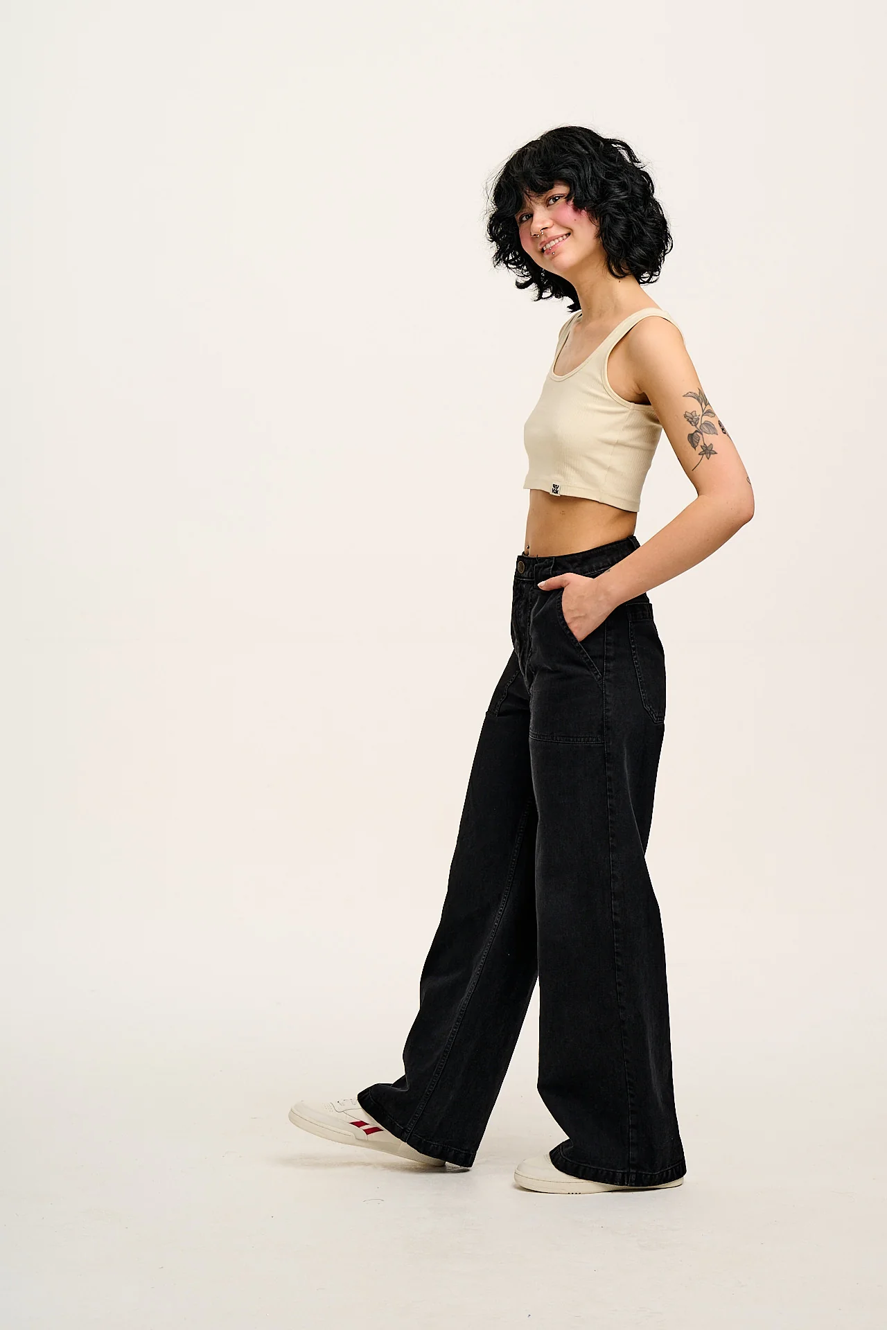 Delores - Wide Leg Denim Jeans in Washed Black - Image 8