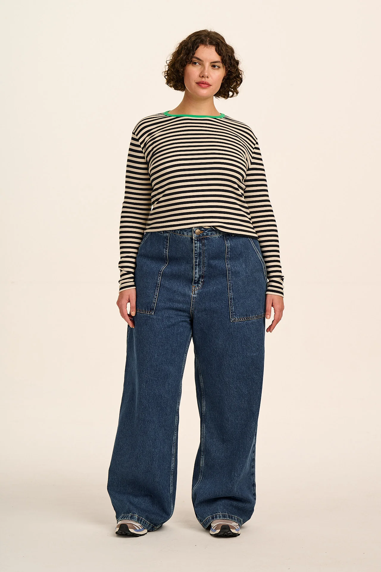 Delores - Wide Leg Denim Jeans in Mid Wash Blue - Image 8