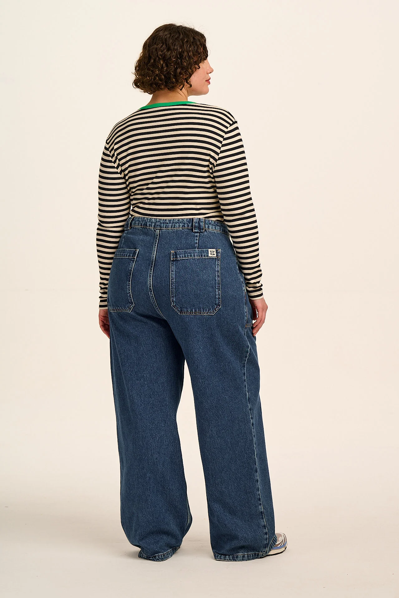 Delores - Wide Leg Denim Jeans in Mid Wash Blue - Image 9