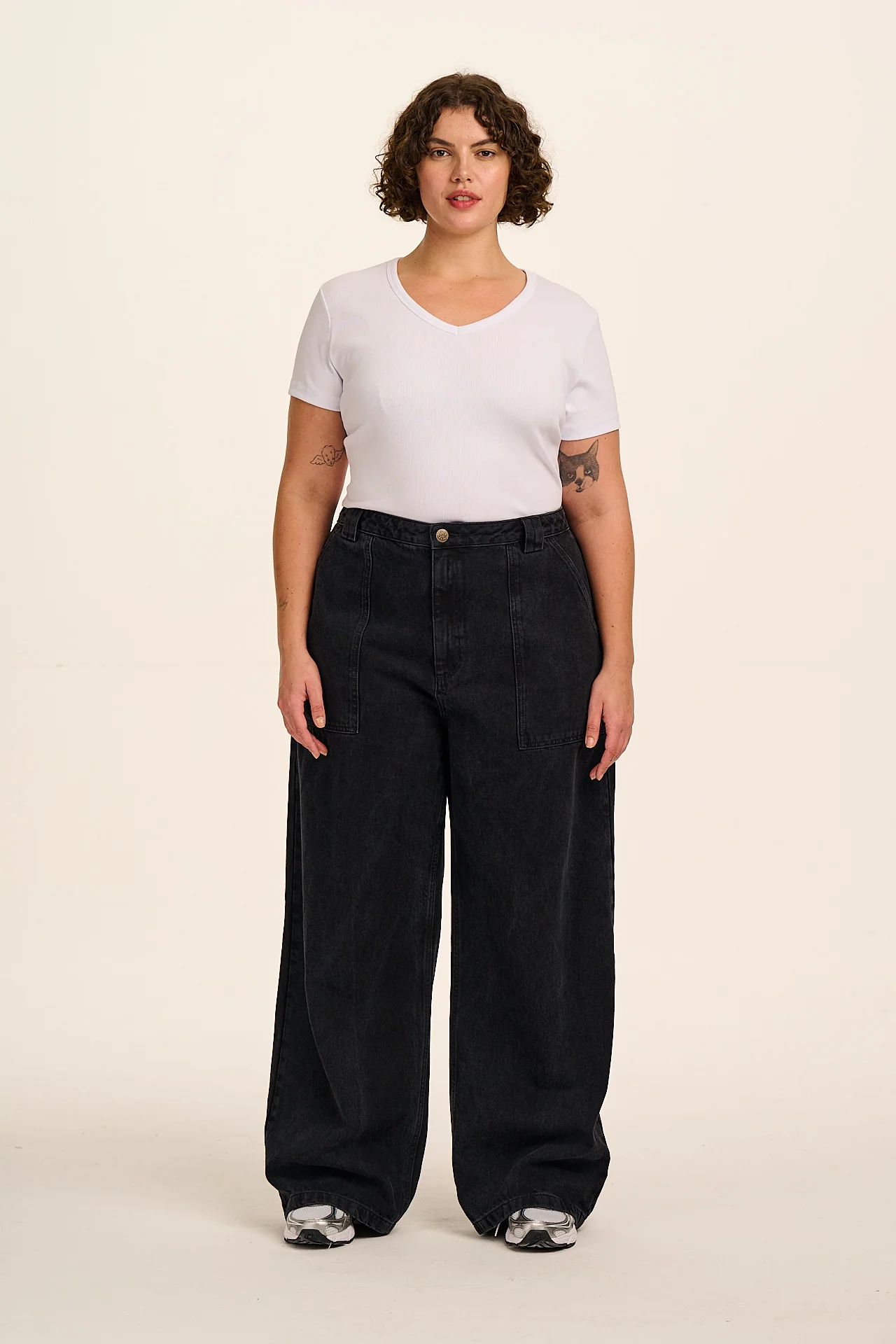 Delores - Wide Leg Denim Jeans in Washed Black - Image 4
