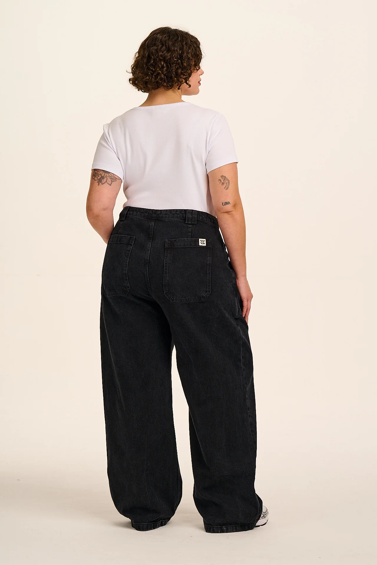 Delores - Wide Leg Denim Jeans in Washed Black - Image 9
