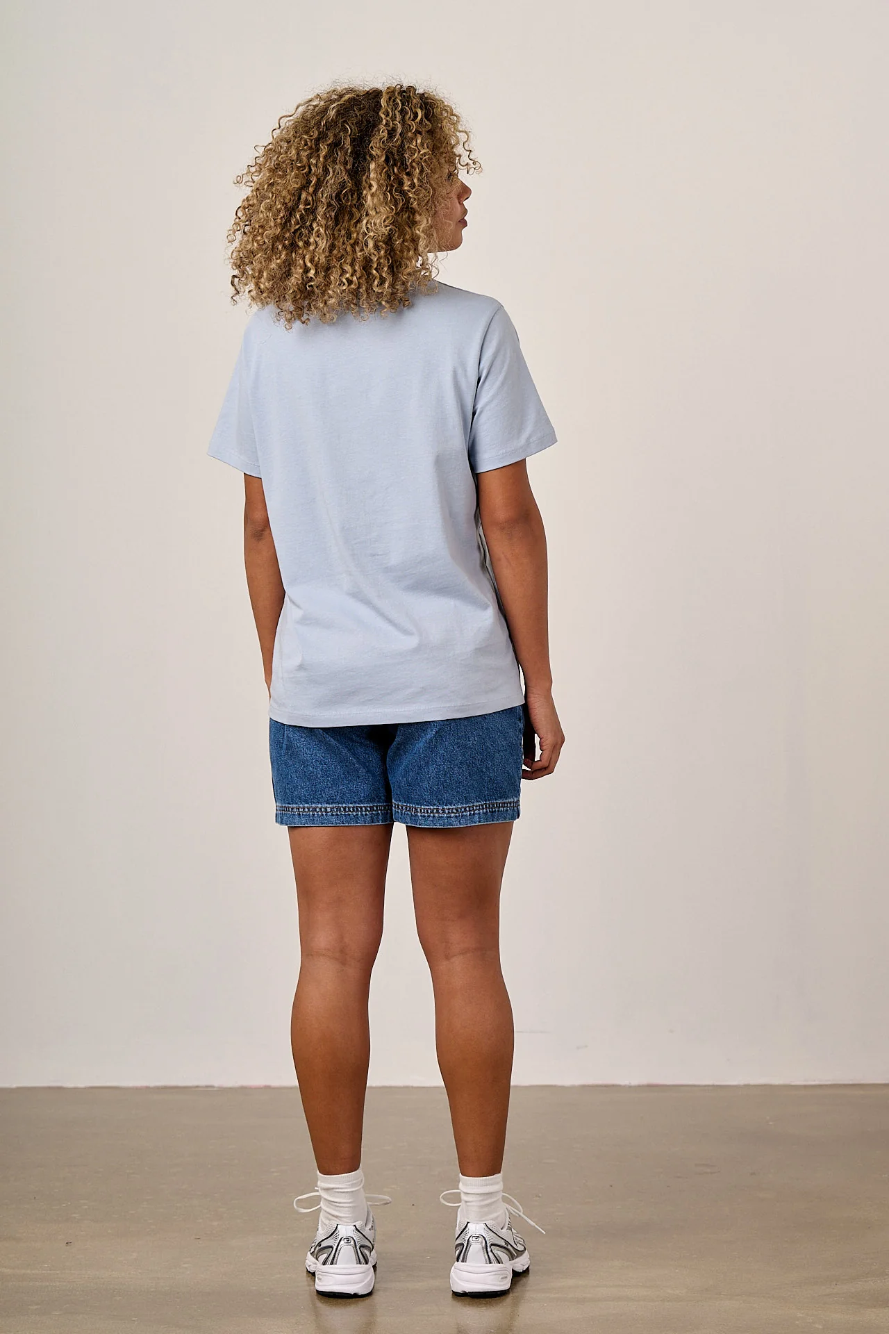 Denver - Cotton T-Shirt in Blue Whale Splash Print - Image 5