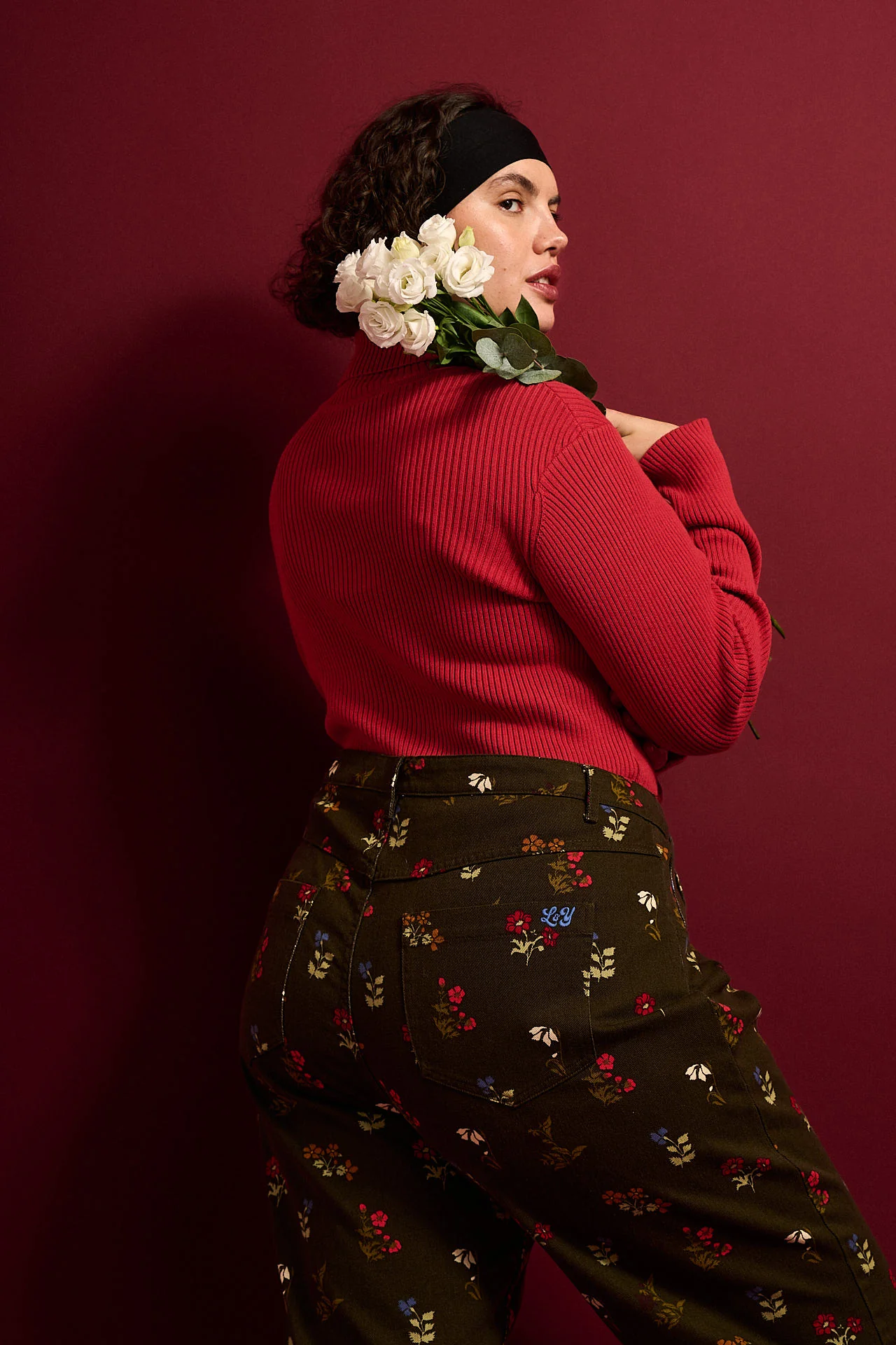 Drew - Cropped Straight Leg Cotton Trousers in Winter Blooms - Image 4