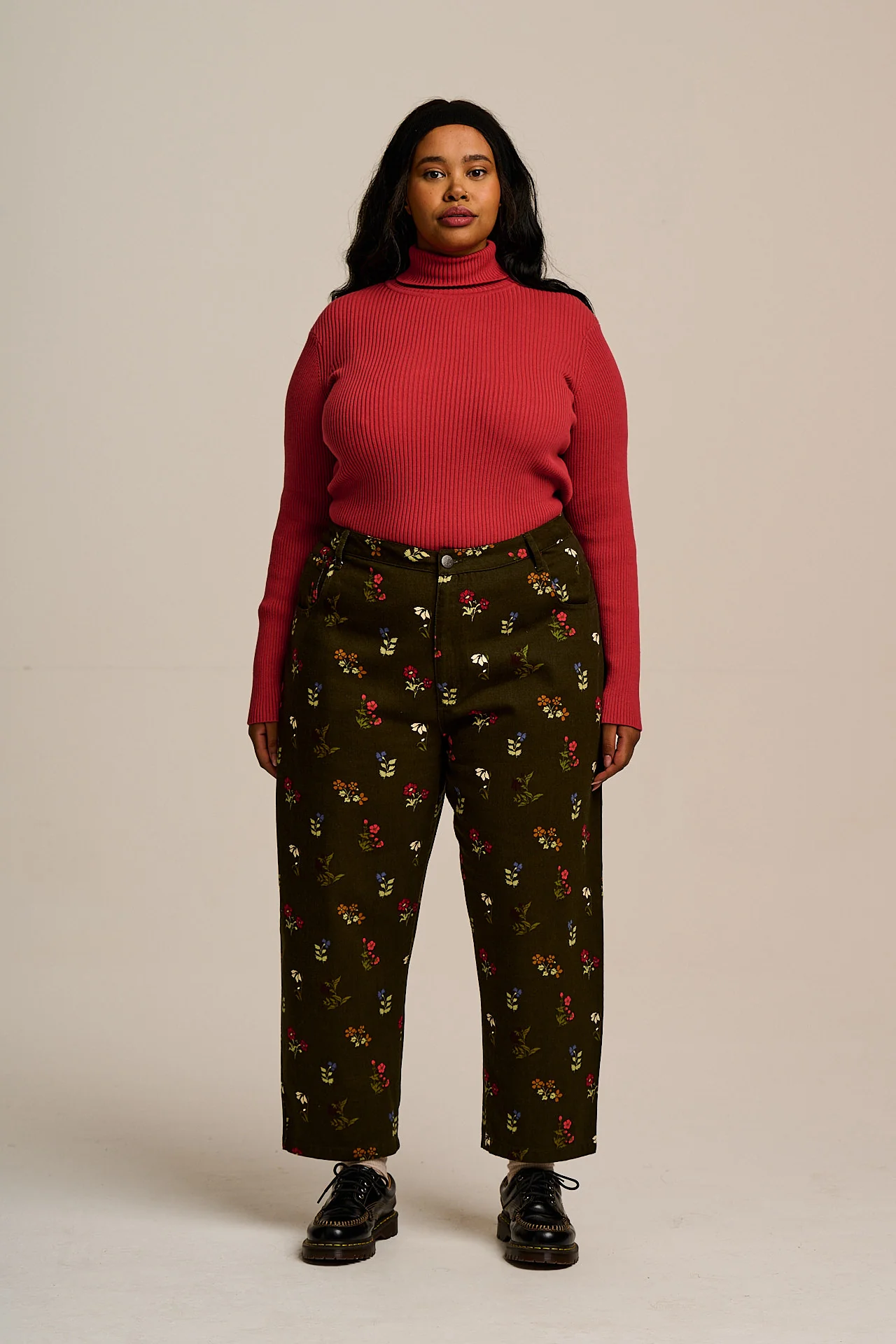 Drew - Cropped Straight Leg Cotton Trousers in Winter Blooms - Image 5
