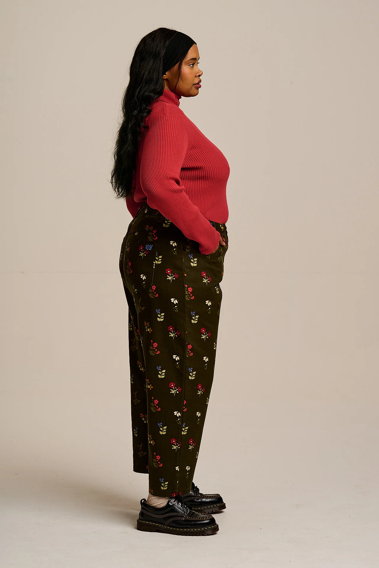 Drew - Cropped Straight Leg Cotton Trousers in Winter Blooms - Image 6